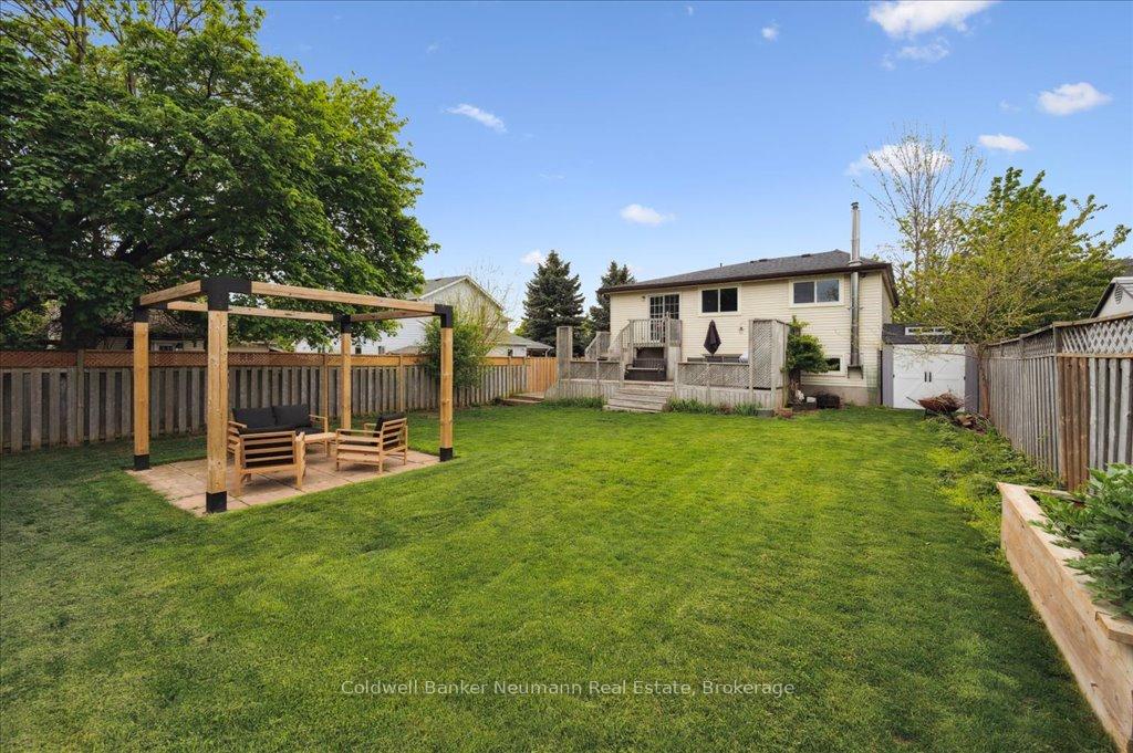 Photo 20 of 102 Barnicke Drive, Cambridge — HOMEH