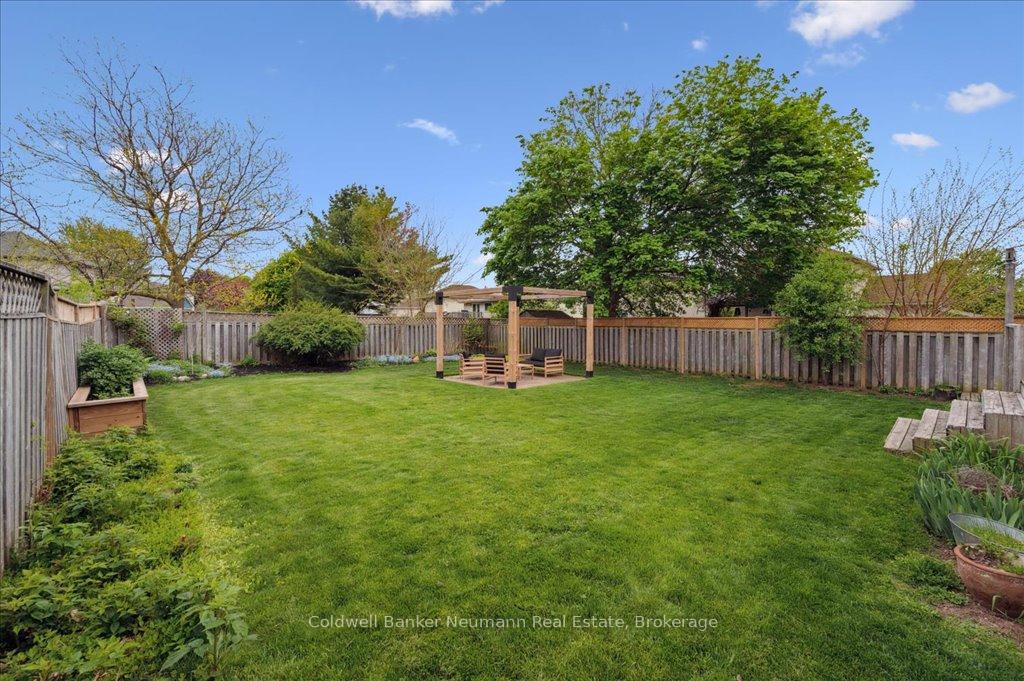 Photo 21 of 102 Barnicke Drive, Cambridge — HOMEH