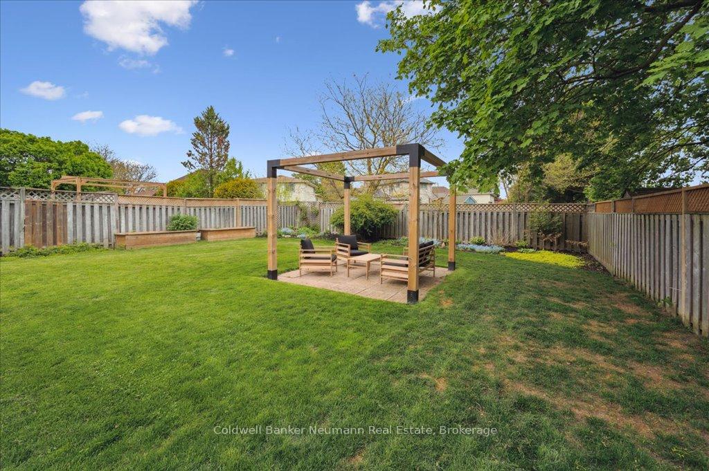 Photo 22 of 102 Barnicke Drive, Cambridge — HOMEH