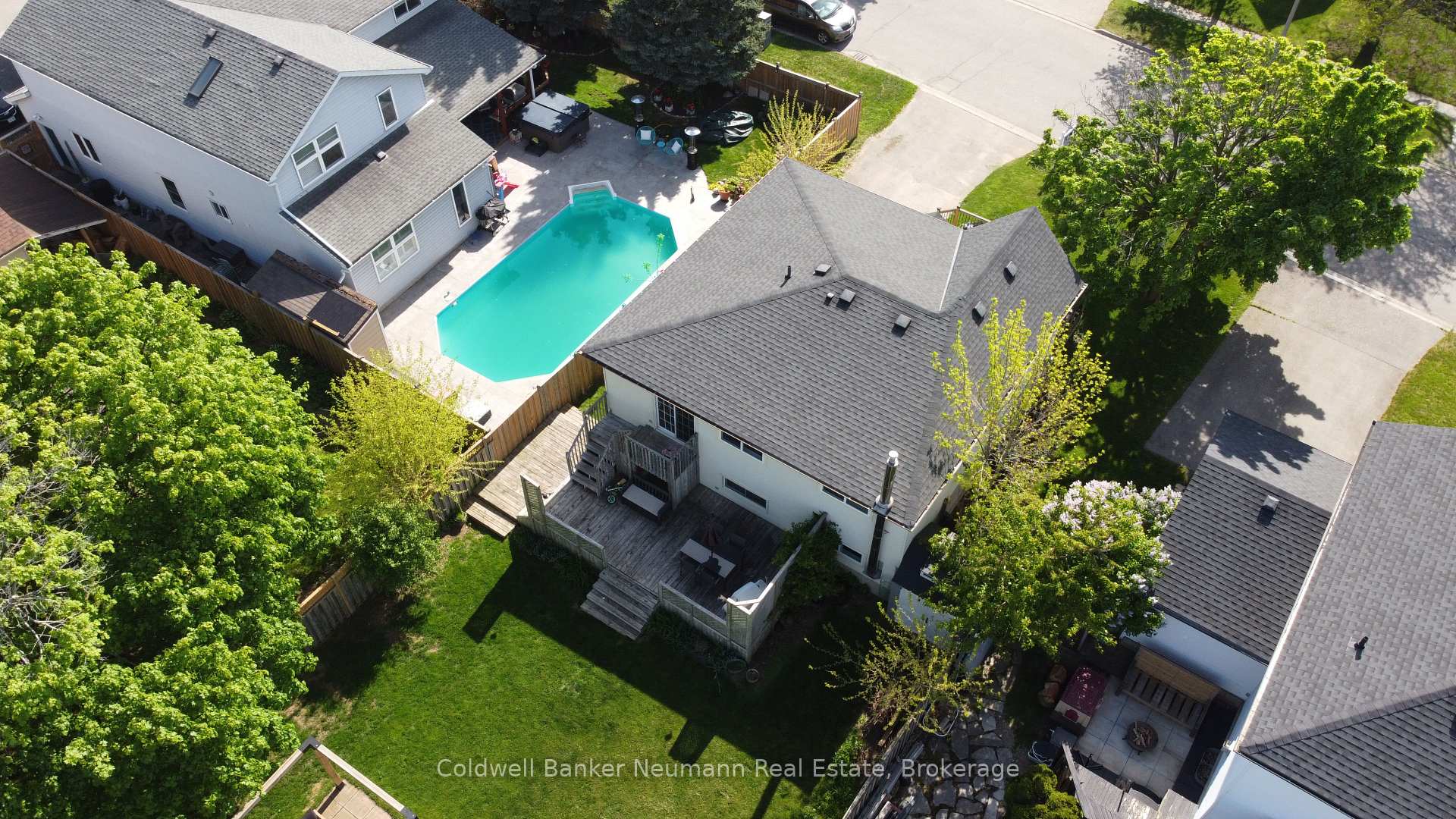 Photo 24 of 102 Barnicke Drive, Cambridge — HOMEH