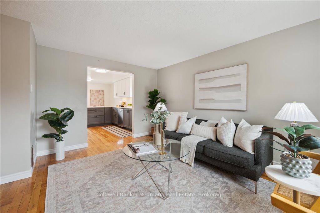 Photo 29 of 102 Barnicke Drive, Cambridge — HOMEH
