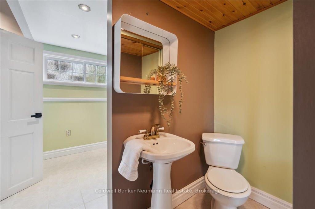 Photo 39 of 102 Barnicke Drive, Cambridge — HOMEH
