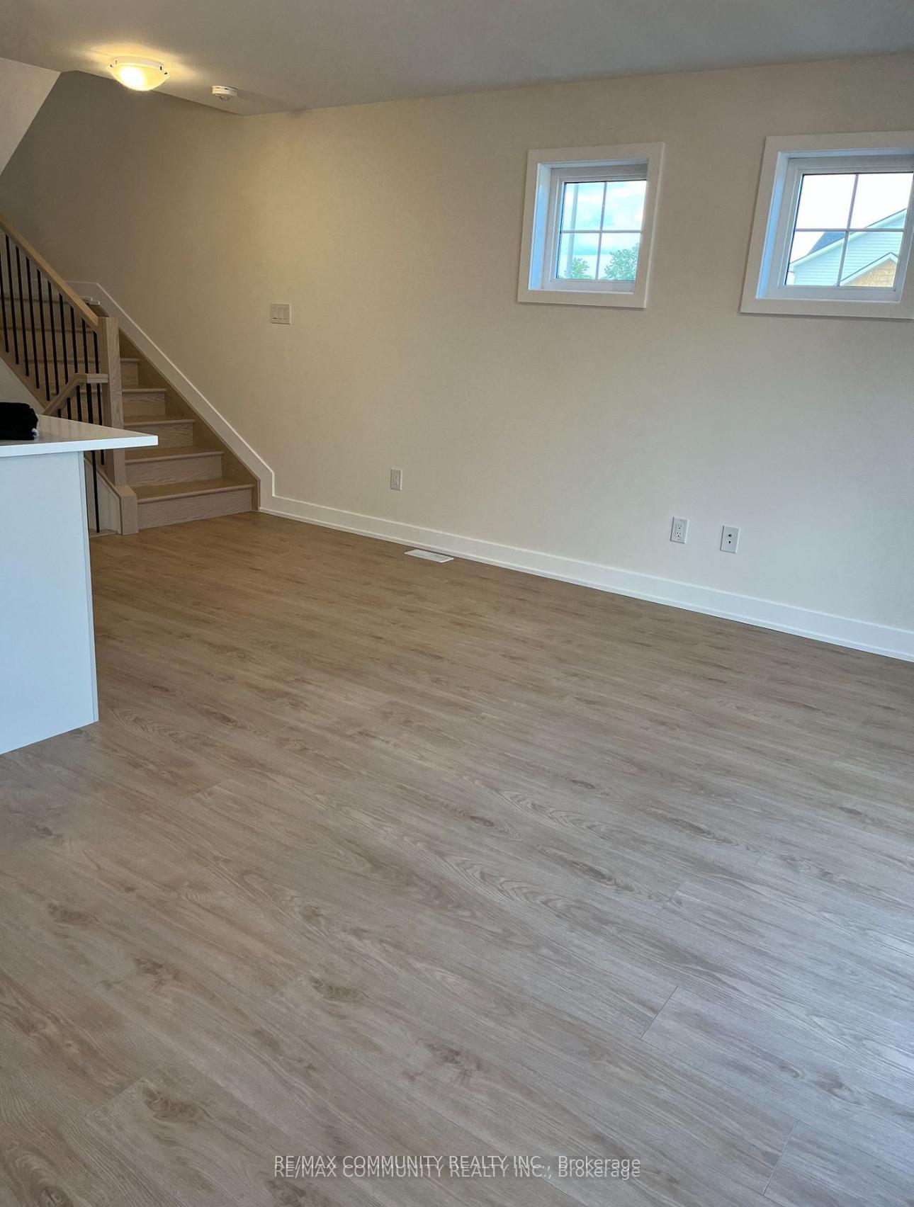 Photo 3 of 63 Staples Boulevard, Smiths Falls — HOMEH