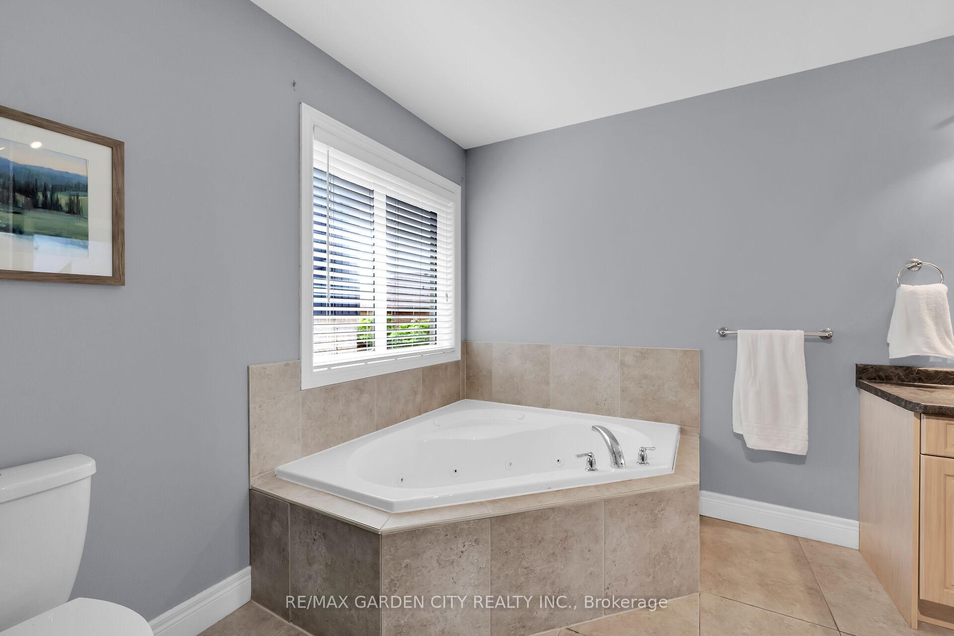 Photo 23 of 4870 Northgate Crescent, Lincoln, Beamsville — HOMEH