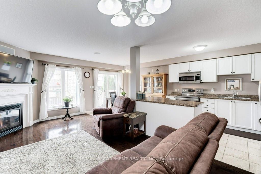 Photo 4 of 37 Blue Mountain Drive, Hamilton, Stoney Creek — HOMEH