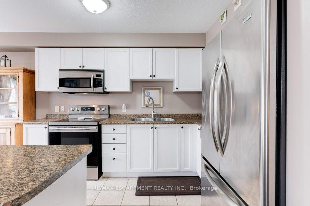 Photo 11 of 37 Blue Mountain Drive, Hamilton, Stoney Creek — HOMEH