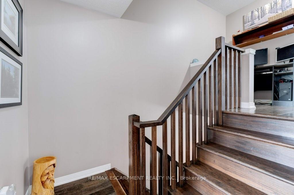 Photo 13 of 37 Blue Mountain Drive, Hamilton, Stoney Creek — HOMEH