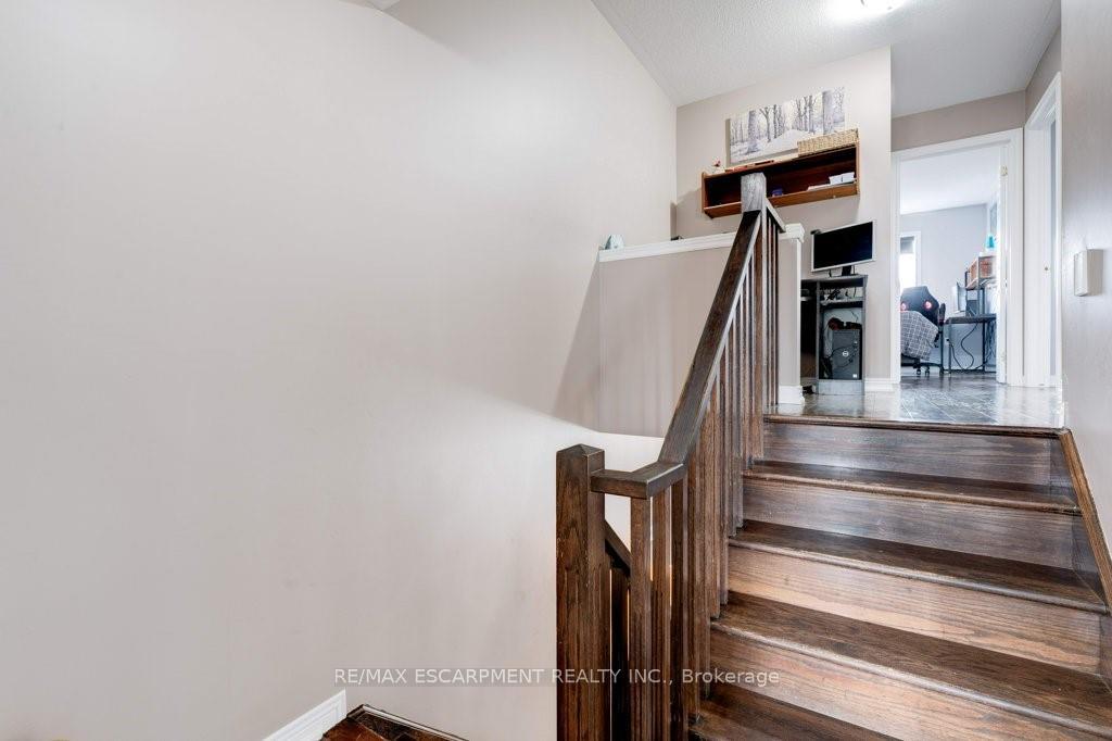Photo 14 of 37 Blue Mountain Drive, Hamilton, Stoney Creek — HOMEH