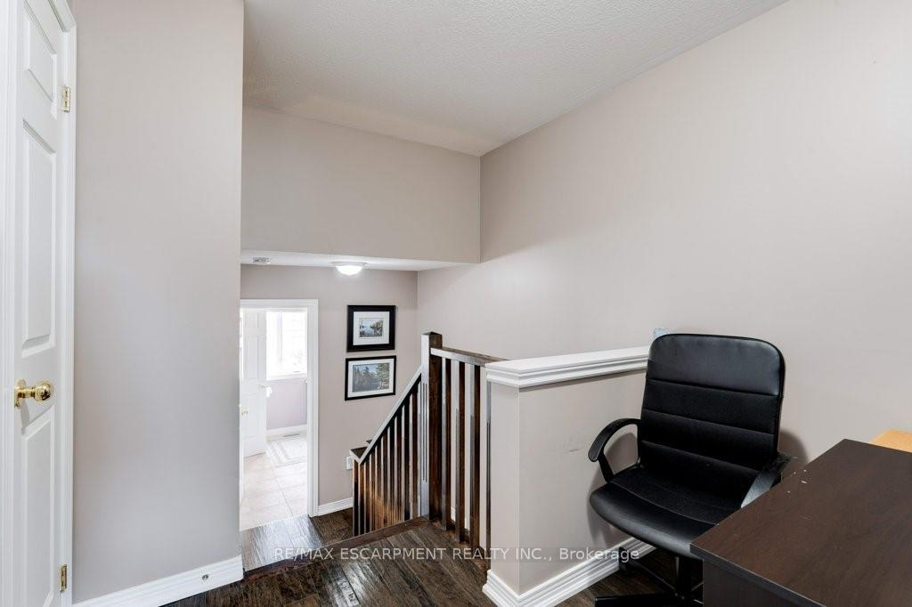 Photo 15 of 37 Blue Mountain Drive, Hamilton, Stoney Creek — HOMEH