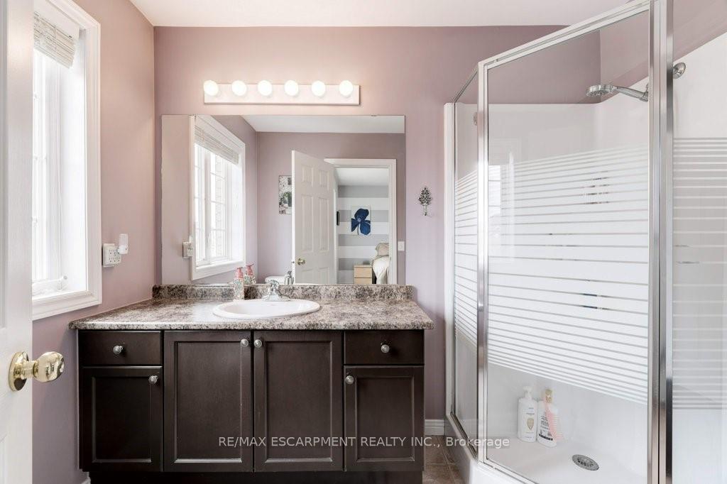 Photo 19 of 37 Blue Mountain Drive, Hamilton, Stoney Creek — HOMEH