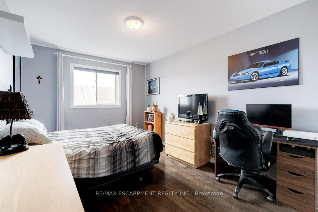 Photo 20 of 37 Blue Mountain Drive, Hamilton, Stoney Creek — HOMEH