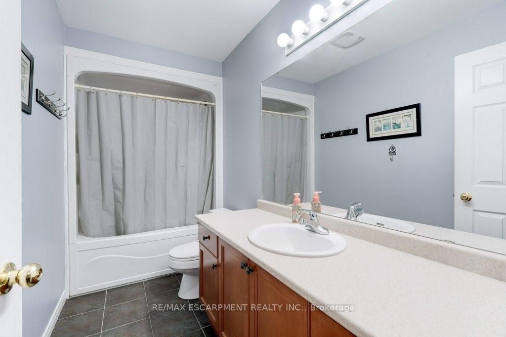 Photo 22 of 37 Blue Mountain Drive, Hamilton, Stoney Creek — HOMEH
