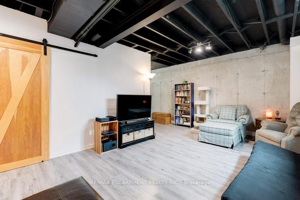 Photo 23 of 37 Blue Mountain Drive, Hamilton, Stoney Creek — HOMEH