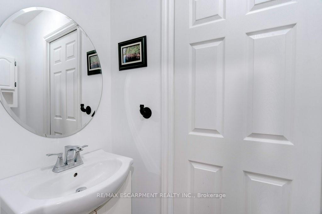 Photo 26 of 37 Blue Mountain Drive, Hamilton, Stoney Creek — HOMEH