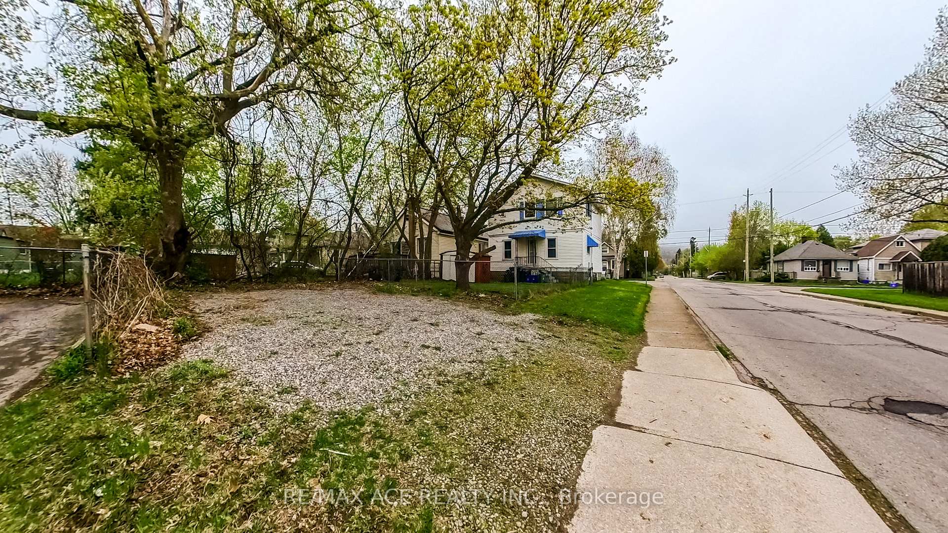 Photo 38 of 114 Royal Avenue, Hamilton, Ainslie Wood — HOMEH