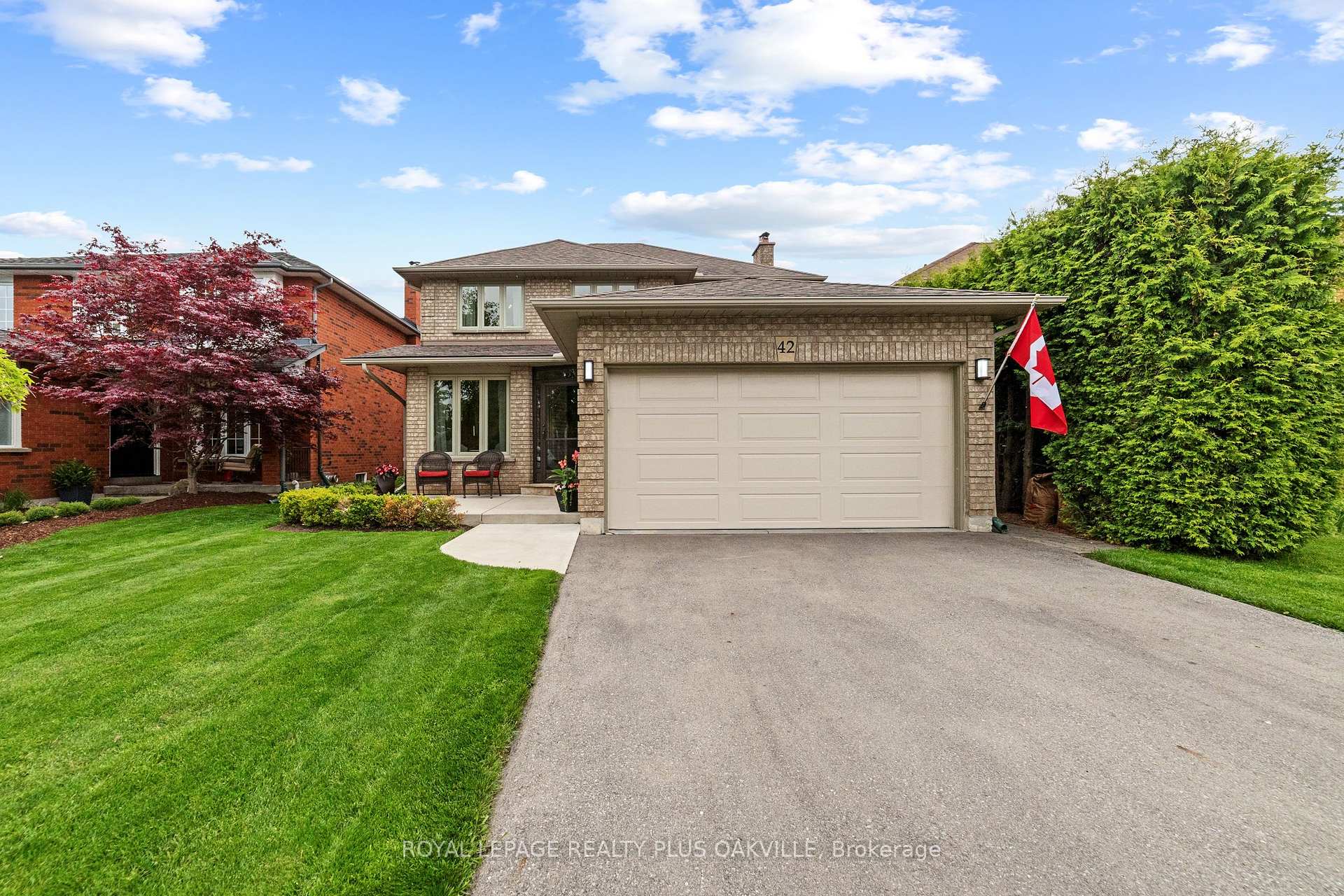 Photo 1 of 42 Fellowes Crescent, Hamilton, Waterdown — HOMEH