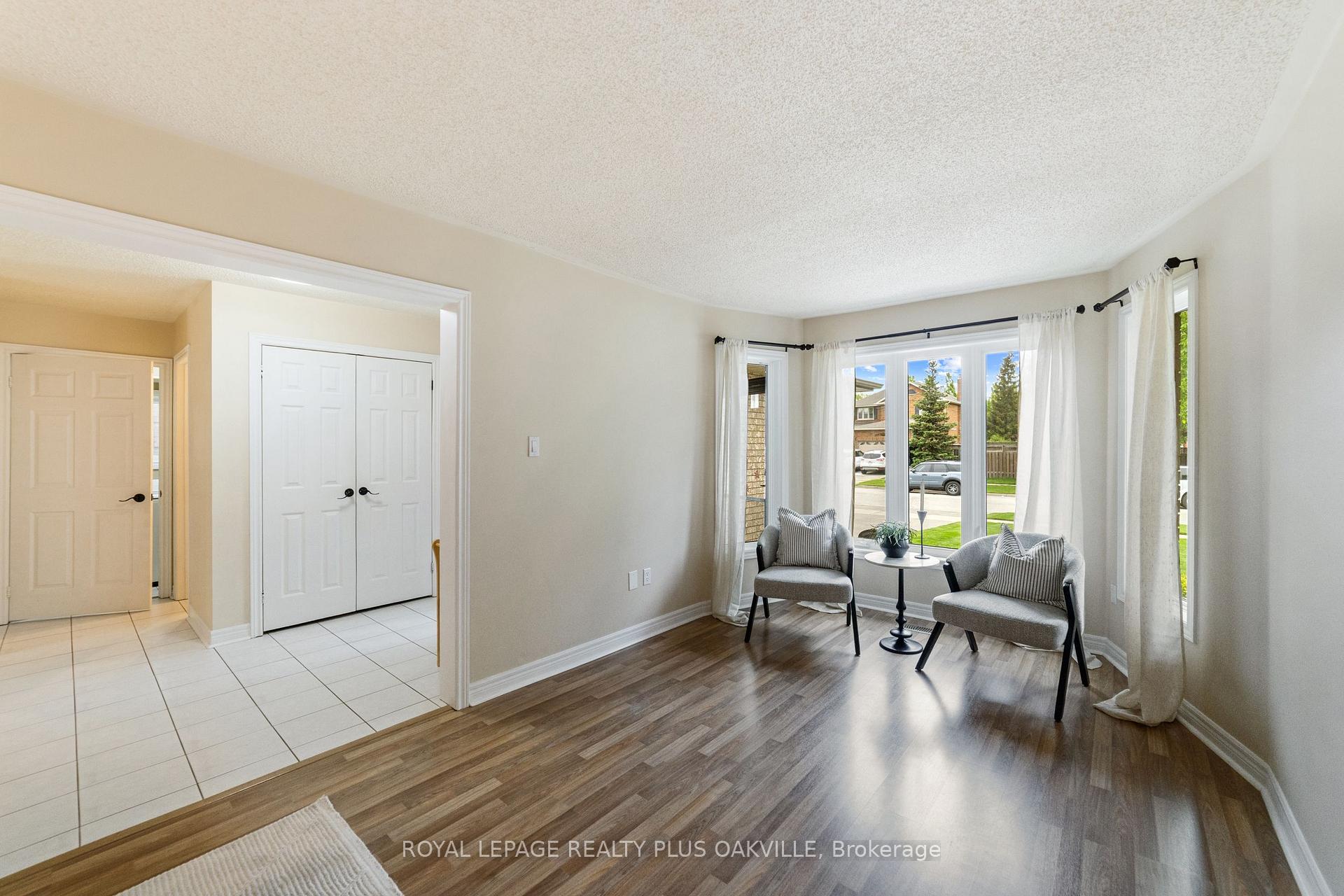Photo 5 of 42 Fellowes Crescent, Hamilton, Waterdown — HOMEH