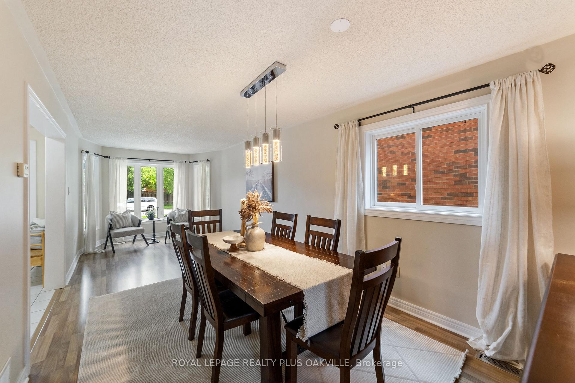 Photo 9 of 42 Fellowes Crescent, Hamilton, Waterdown — HOMEH
