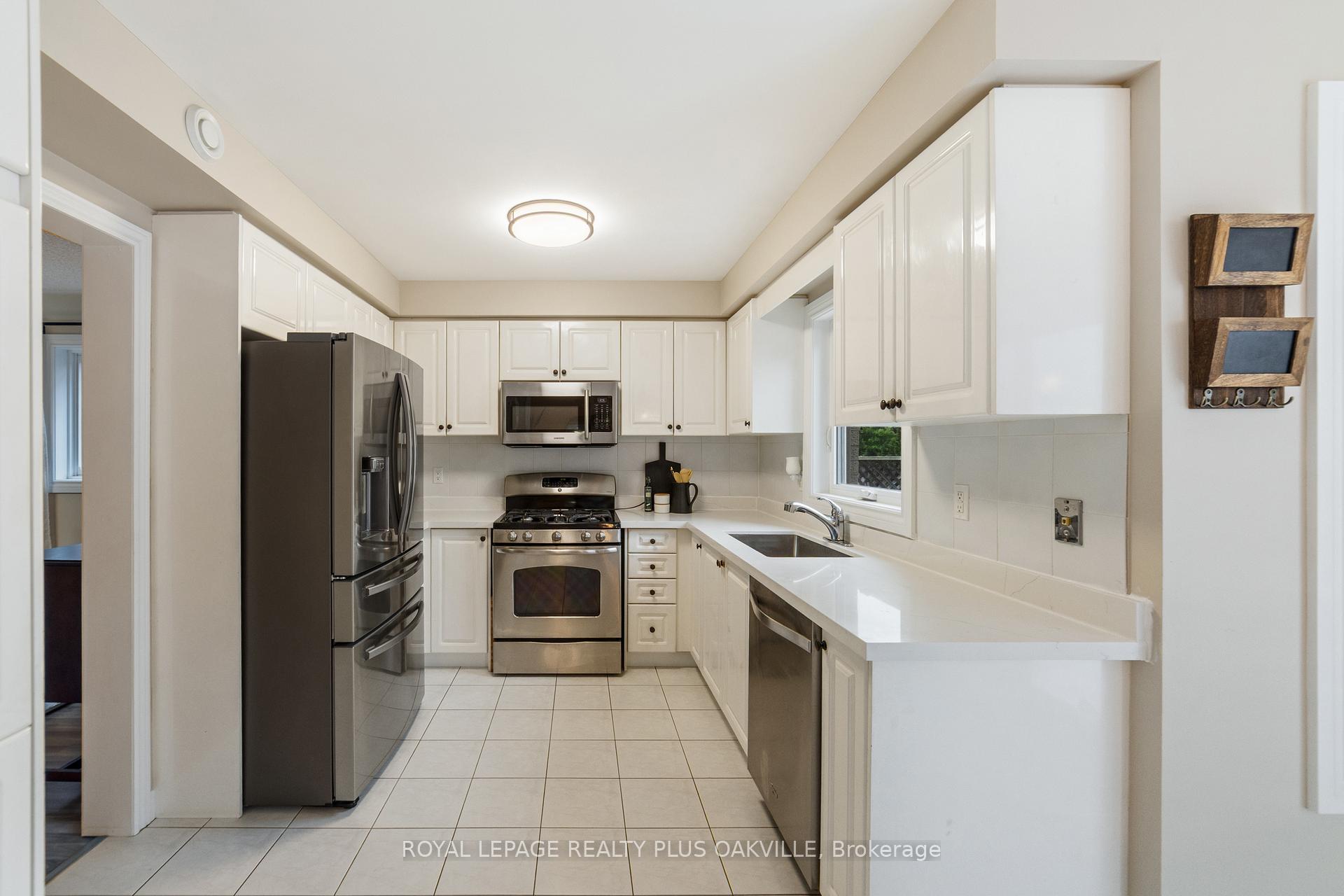 Photo 10 of 42 Fellowes Crescent, Hamilton, Waterdown — HOMEH