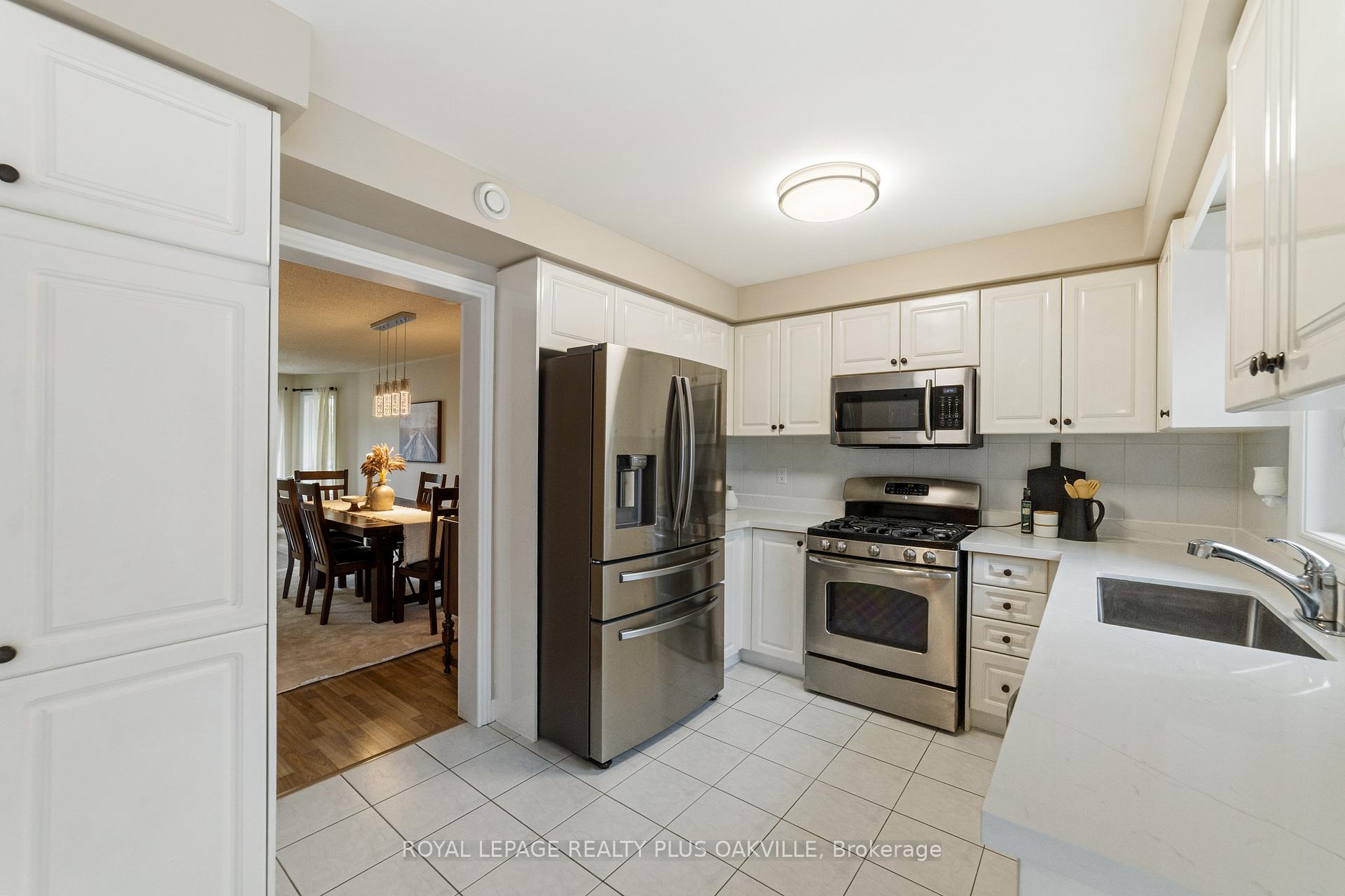 Photo 11 of 42 Fellowes Crescent, Hamilton, Waterdown — HOMEH