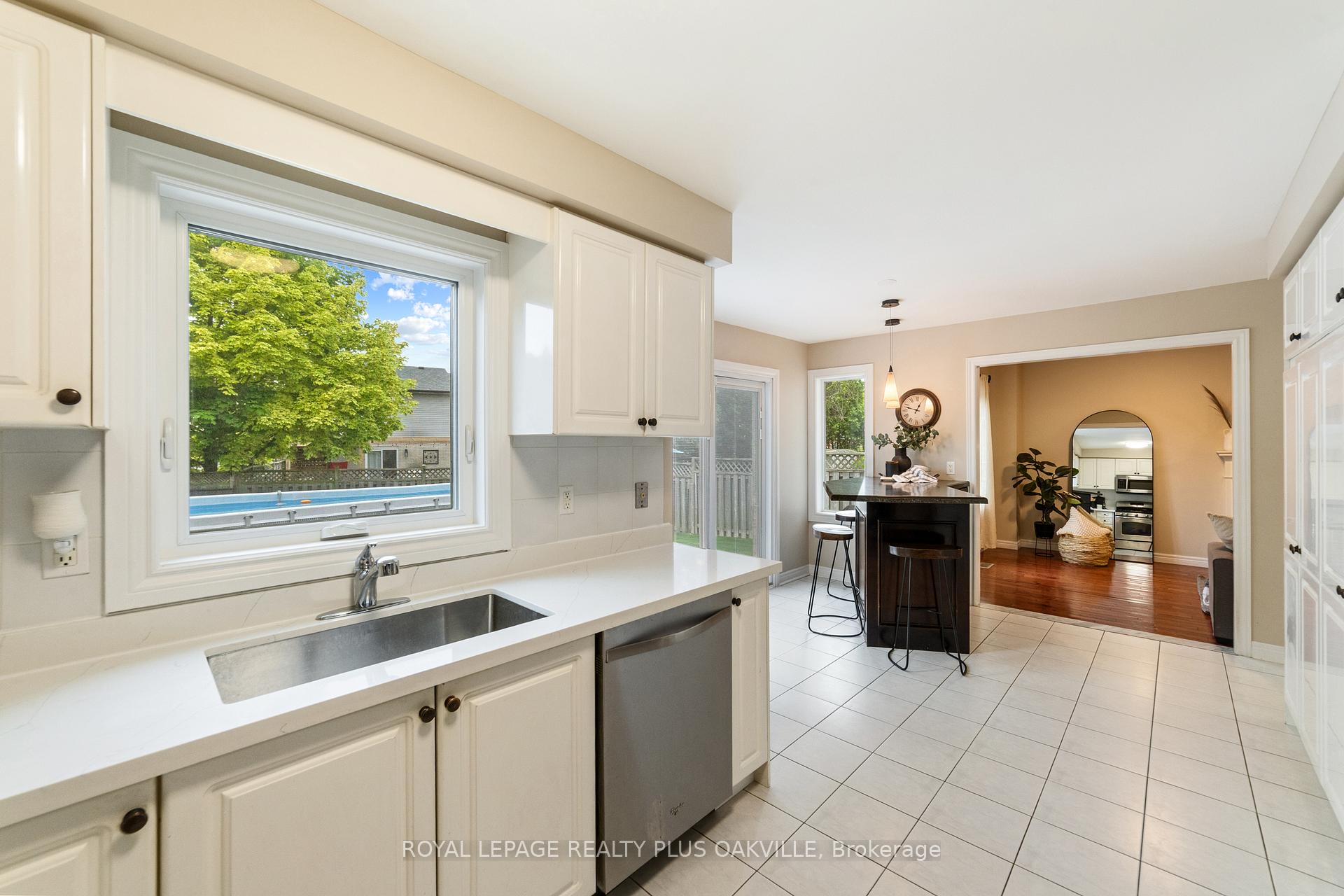 Photo 12 of 42 Fellowes Crescent, Hamilton, Waterdown — HOMEH