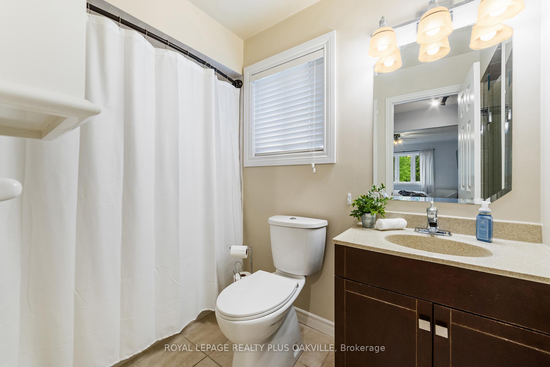 Photo 22 of 42 Fellowes Crescent, Hamilton, Waterdown — HOMEH