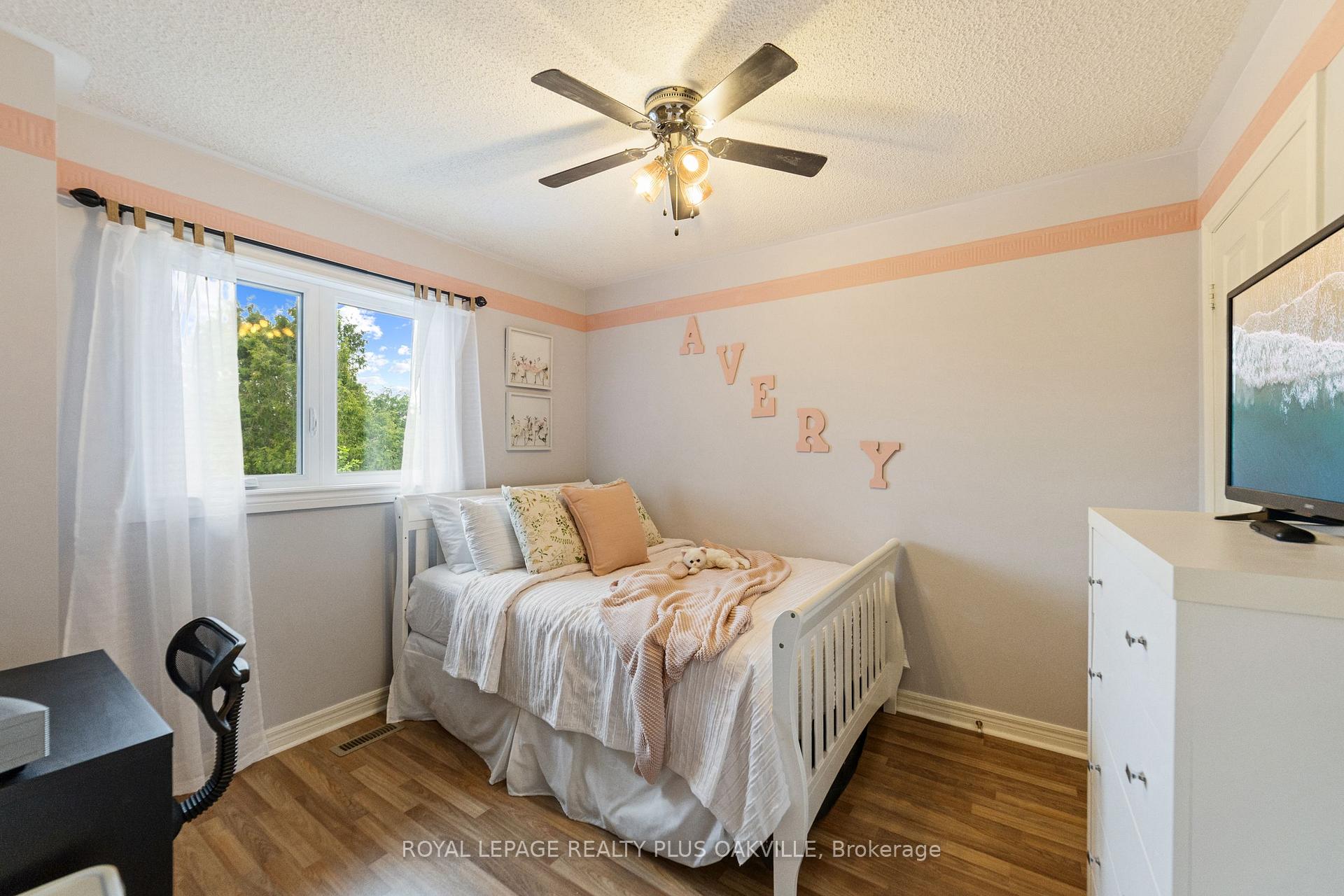 Photo 24 of 42 Fellowes Crescent, Hamilton, Waterdown — HOMEH