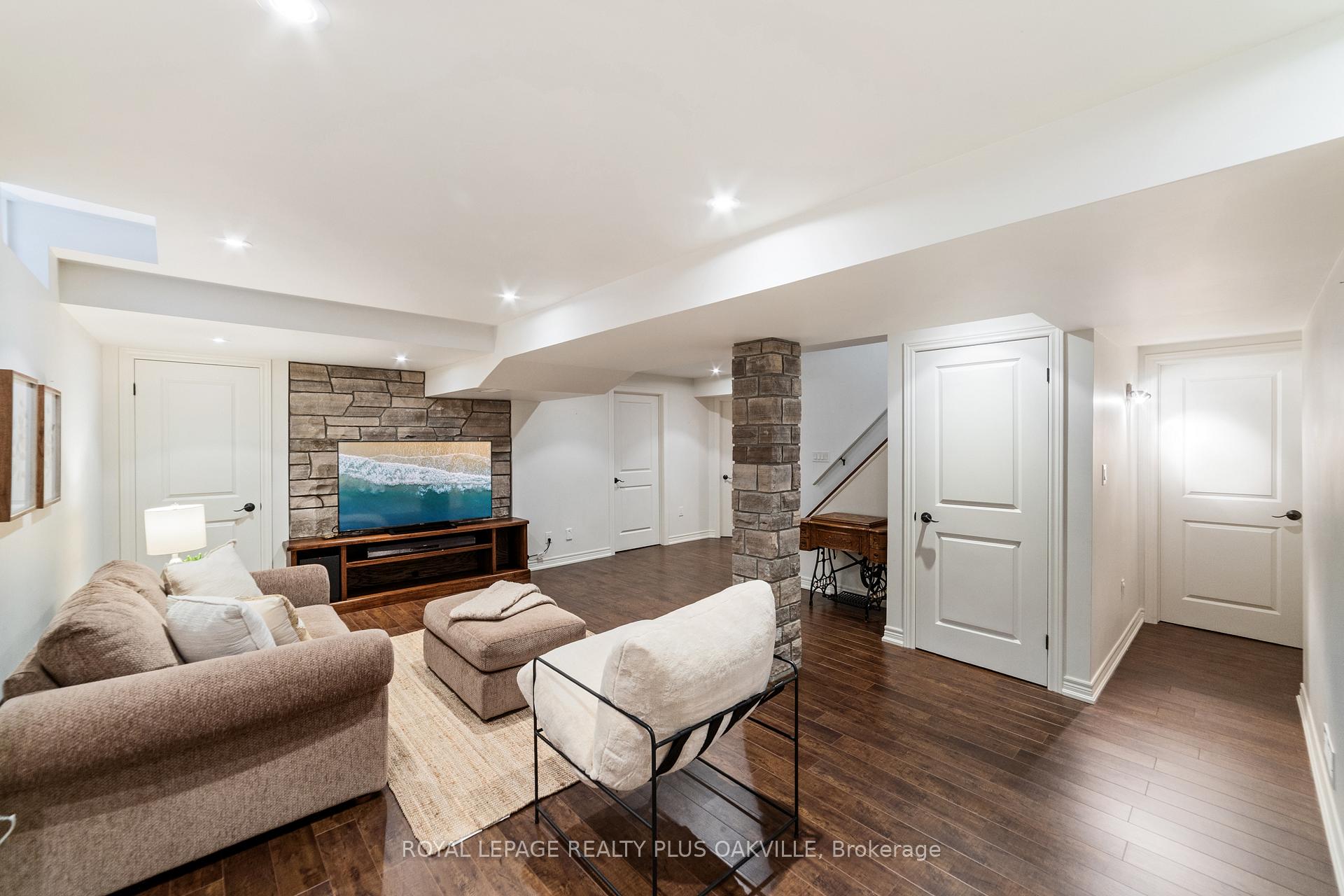 Photo 32 of 42 Fellowes Crescent, Hamilton, Waterdown — HOMEH