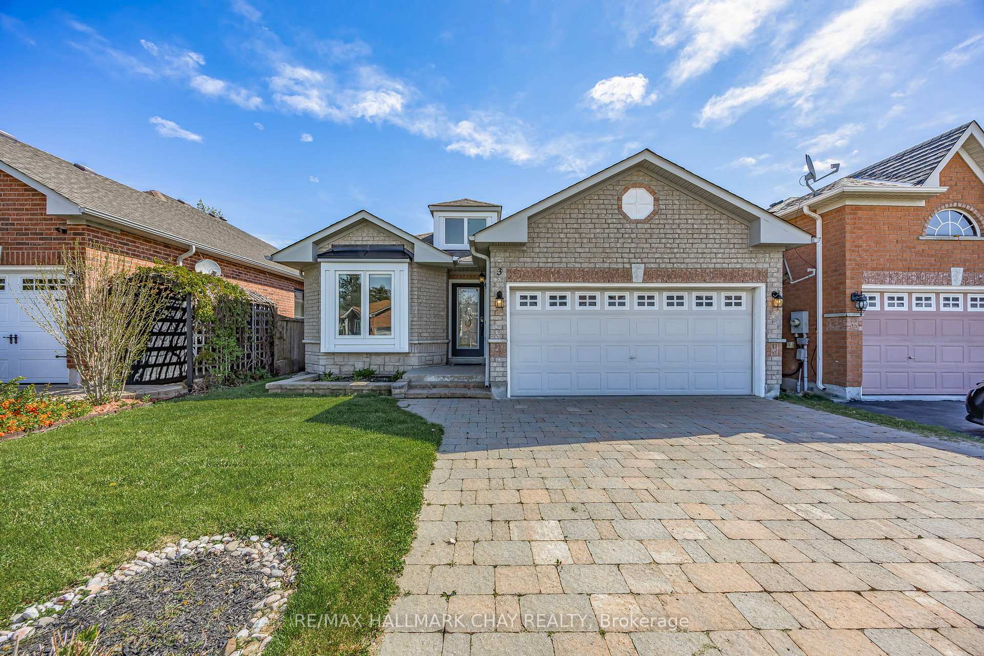 Photo 2 of 3 Duval Drive, Barrie, East Bayfield — HOMEH