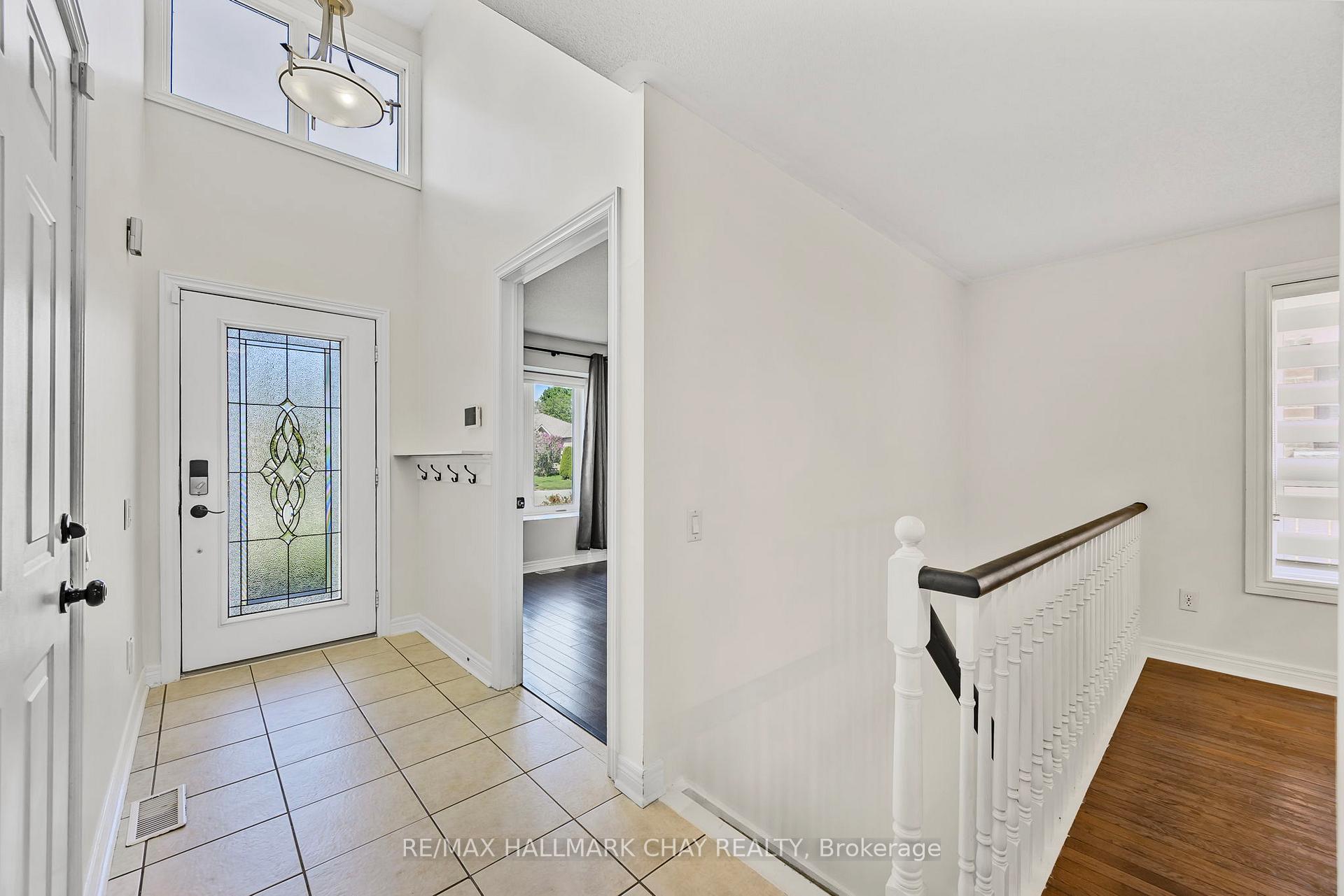 Photo 4 of 3 Duval Drive, Barrie, East Bayfield — HOMEH