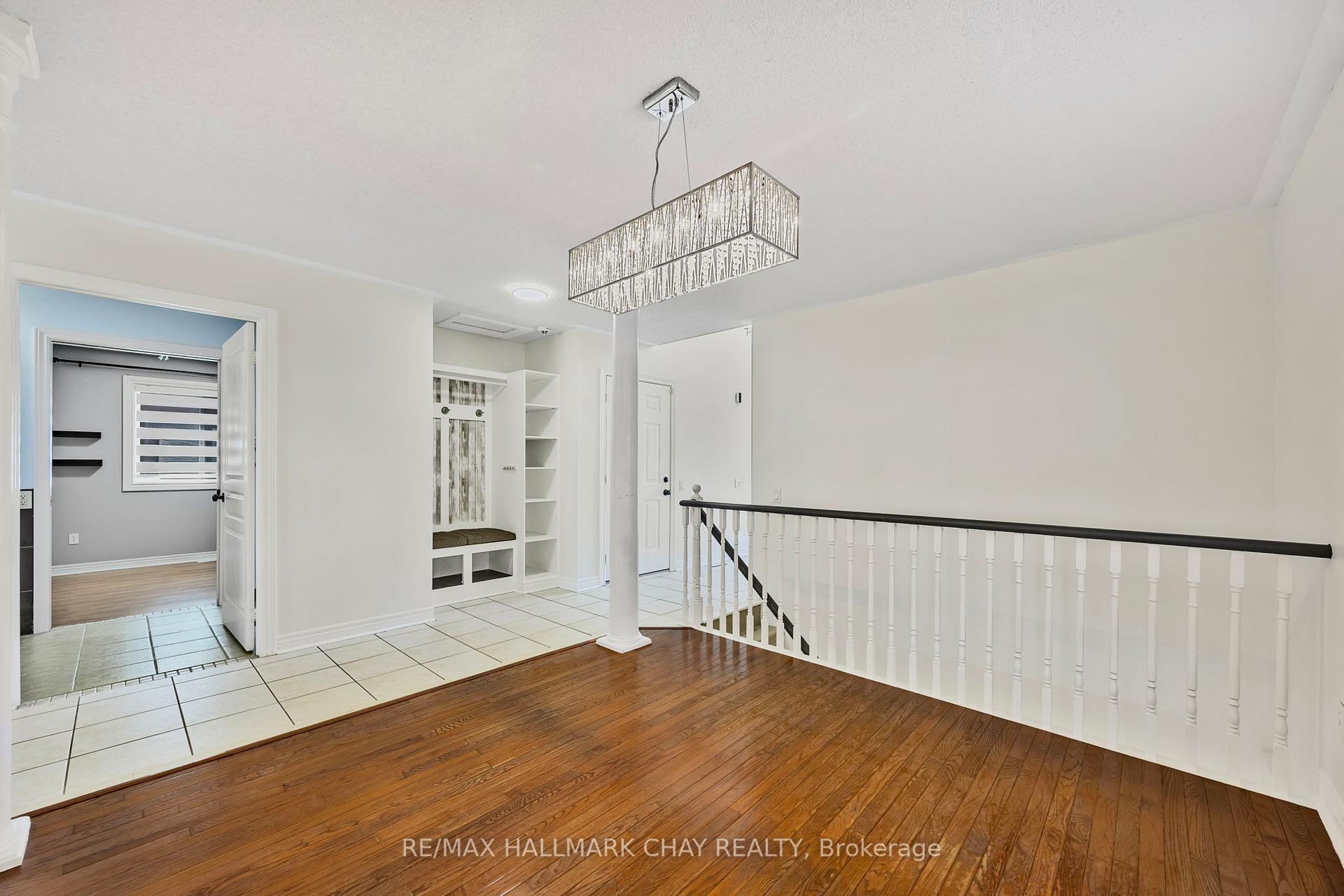 Photo 7 of 3 Duval Drive, Barrie, East Bayfield — HOMEH