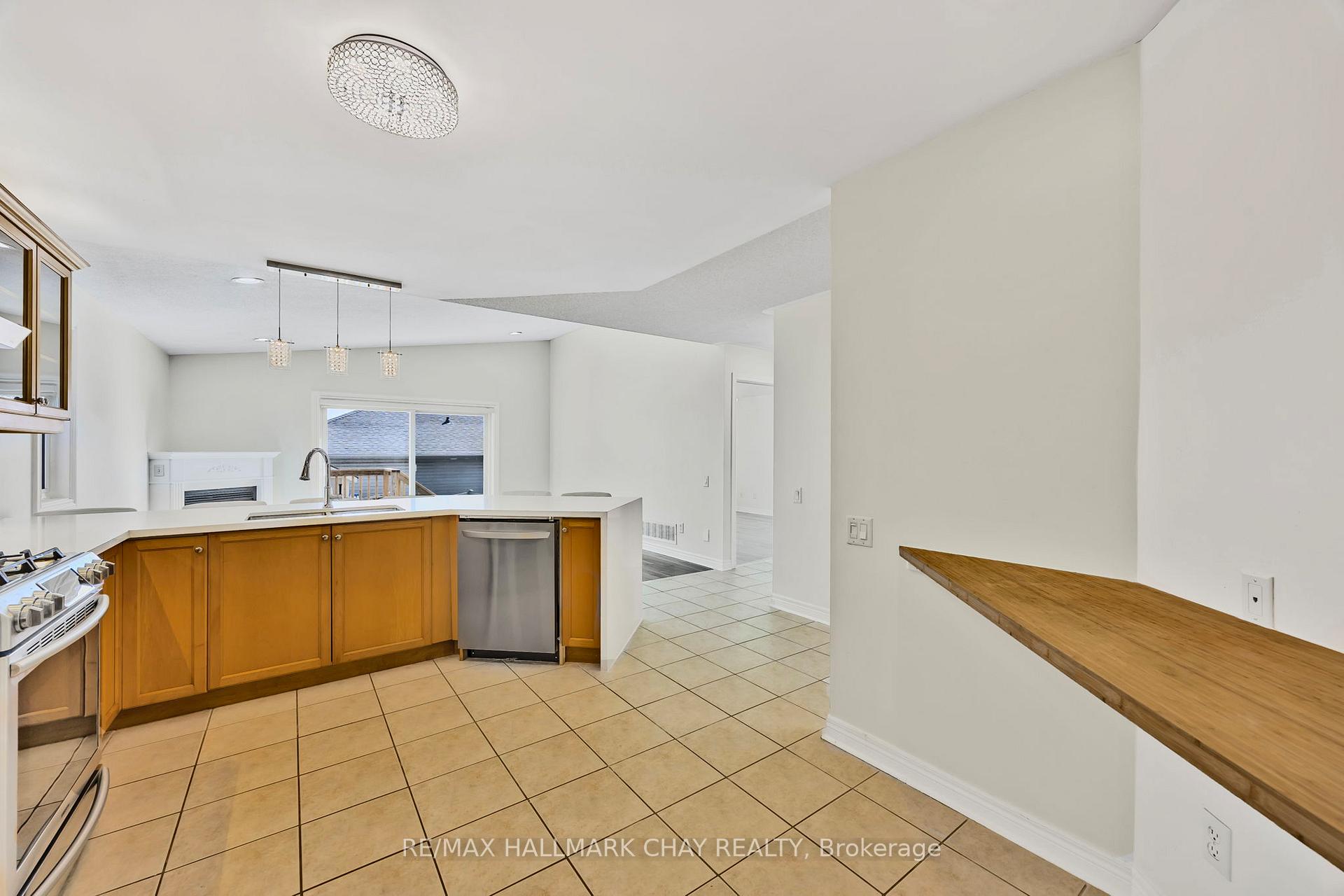 Photo 9 of 3 Duval Drive, Barrie, East Bayfield — HOMEH