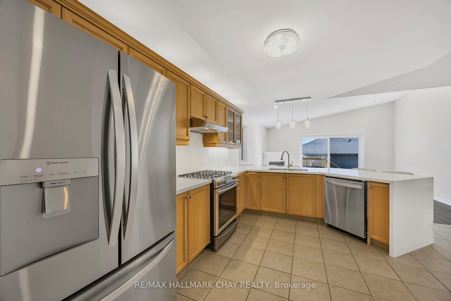 Photo 11 of 3 Duval Drive, Barrie, East Bayfield — HOMEH