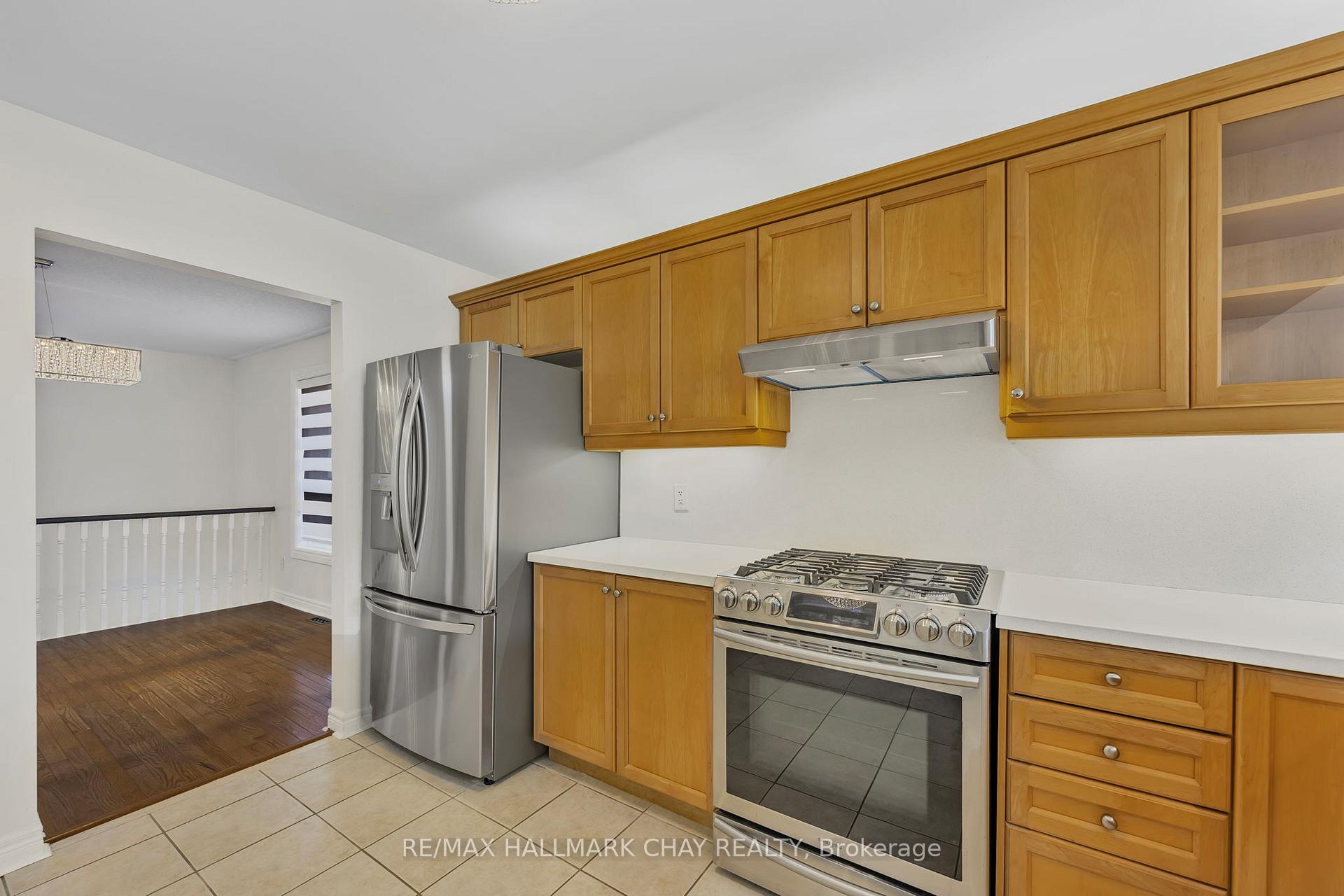 Photo 13 of 3 Duval Drive, Barrie, East Bayfield — HOMEH