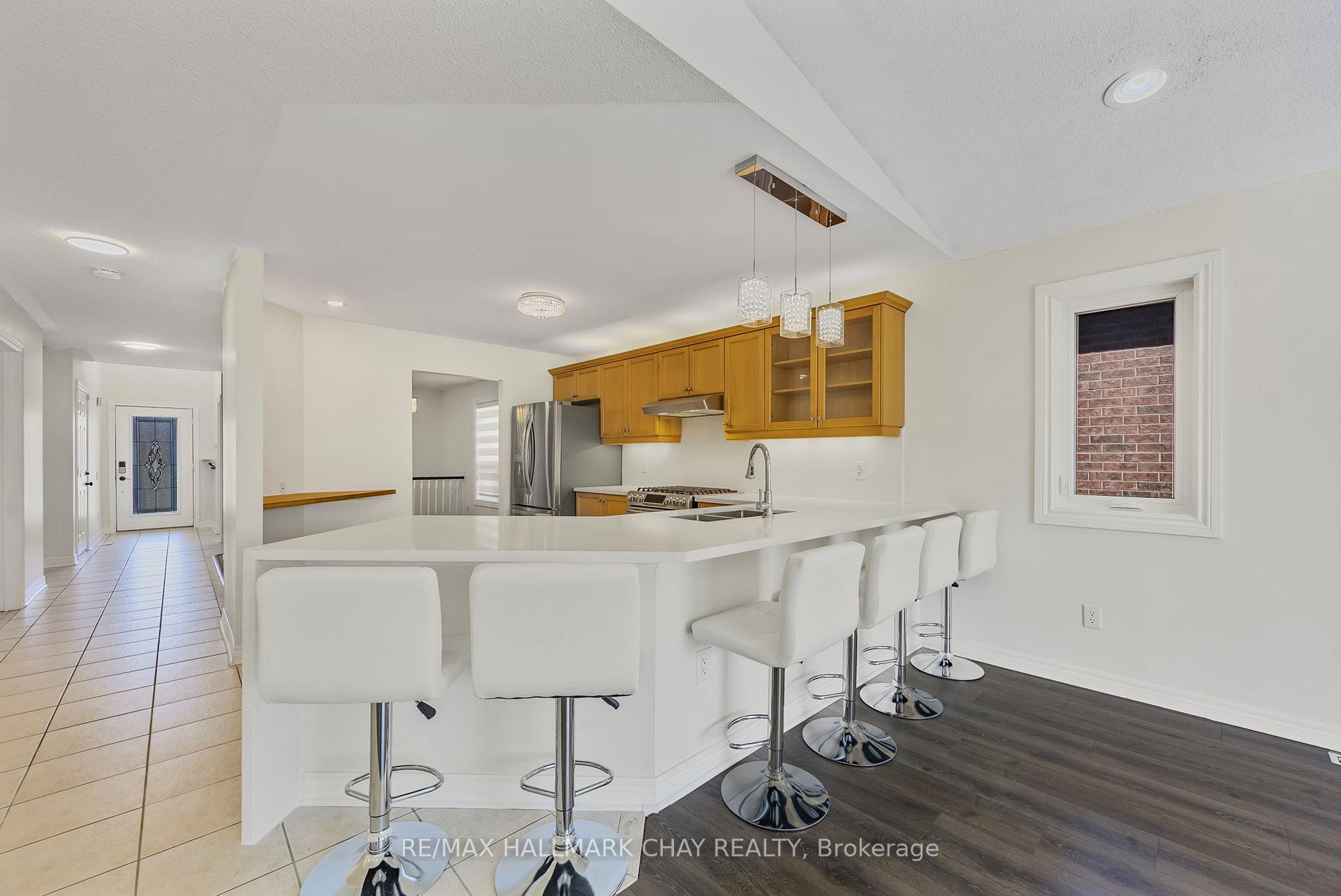 Photo 14 of 3 Duval Drive, Barrie, East Bayfield — HOMEH