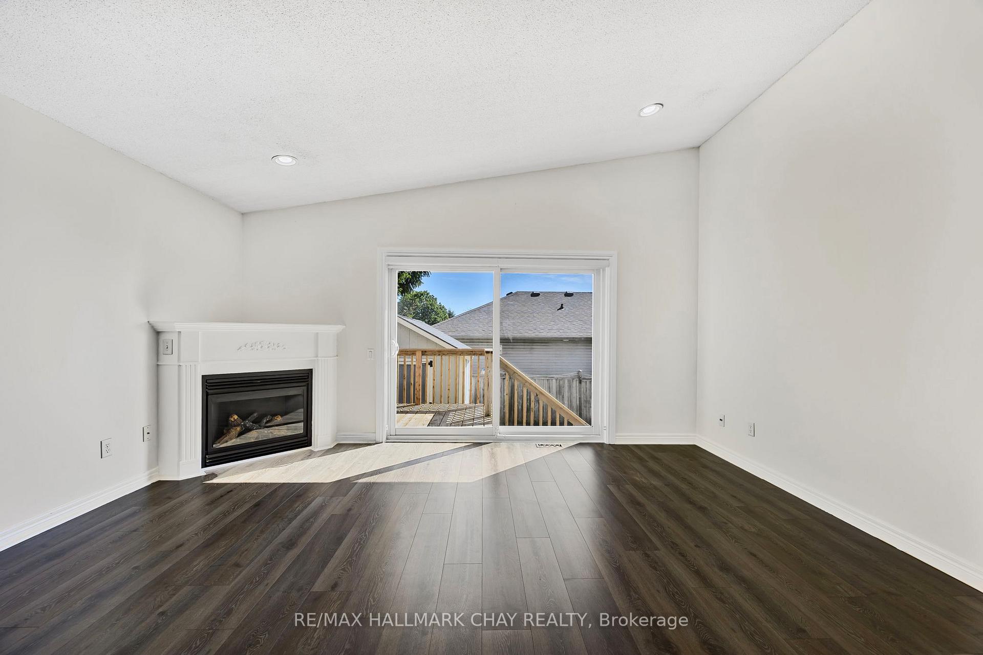 Photo 16 of 3 Duval Drive, Barrie, East Bayfield — HOMEH