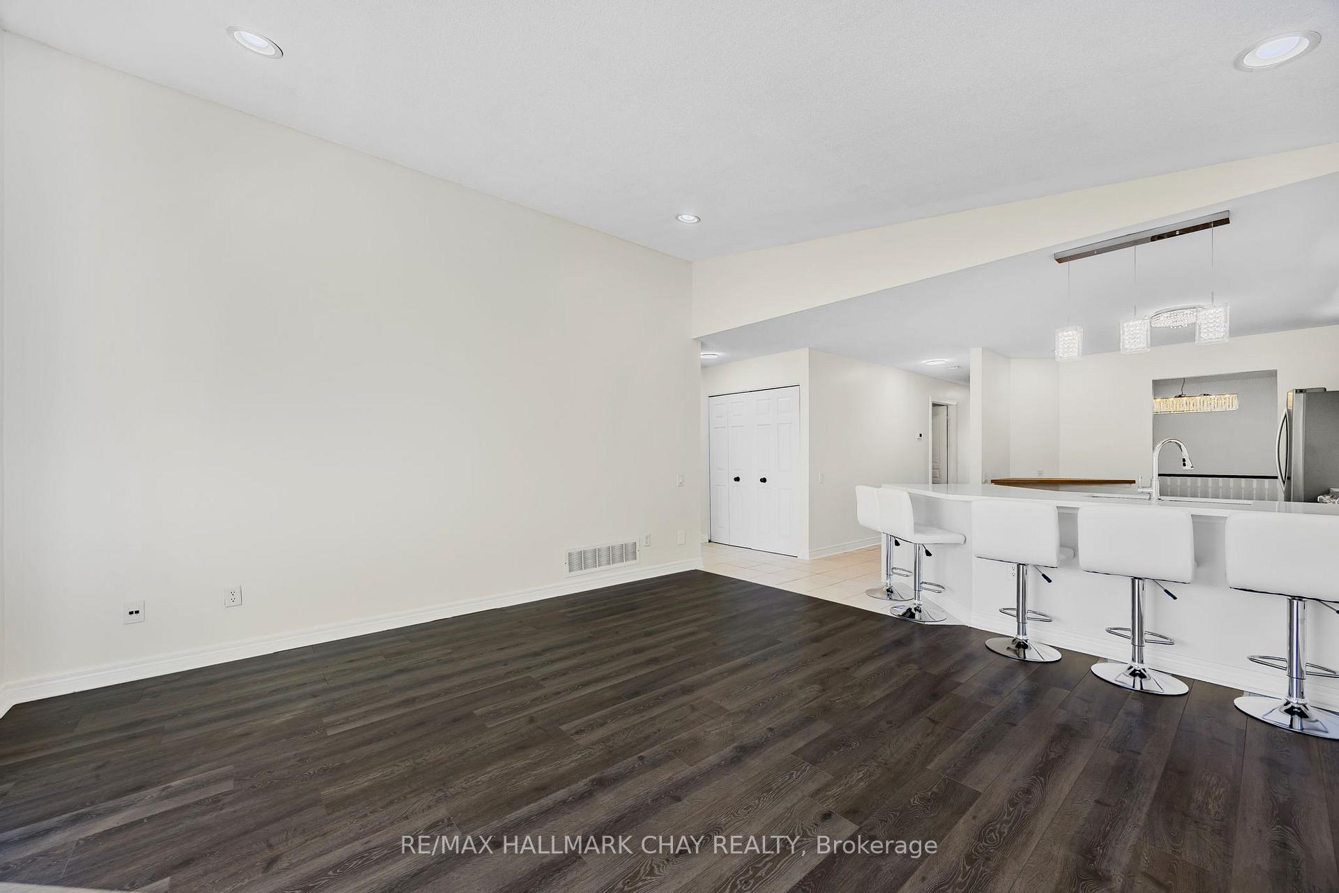 Photo 17 of 3 Duval Drive, Barrie, East Bayfield — HOMEH