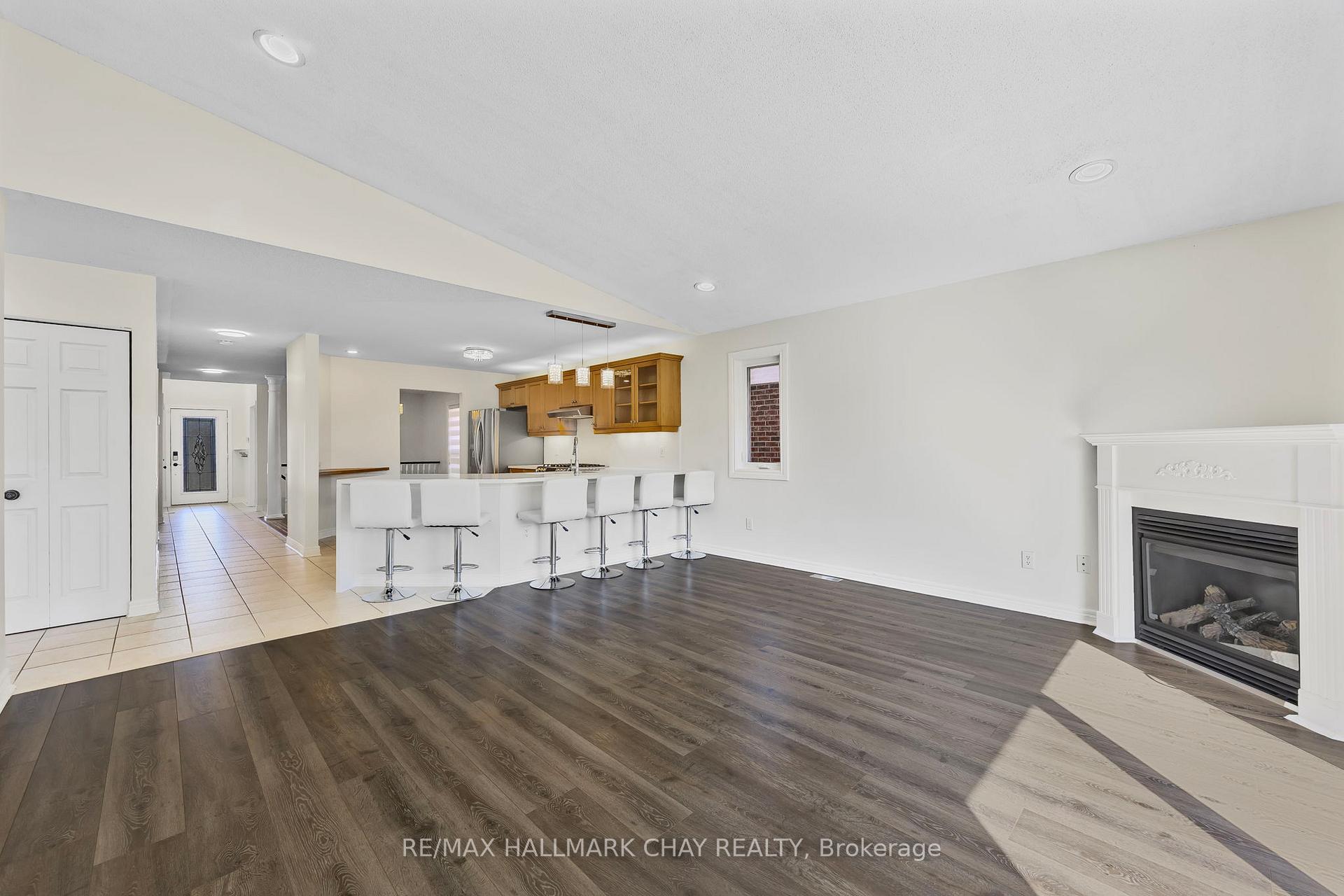Photo 18 of 3 Duval Drive, Barrie, East Bayfield — HOMEH
