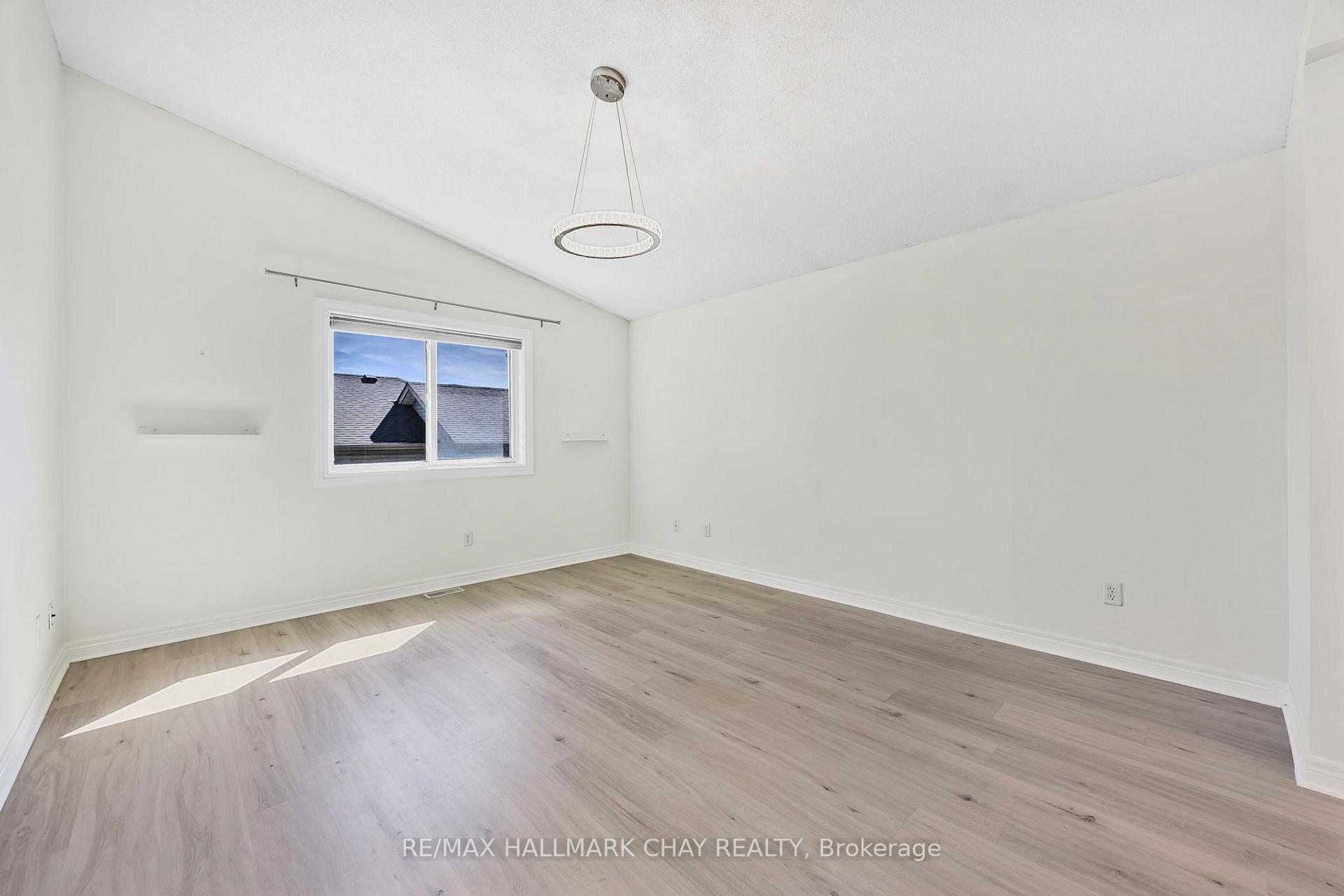 Photo 19 of 3 Duval Drive, Barrie, East Bayfield — HOMEH
