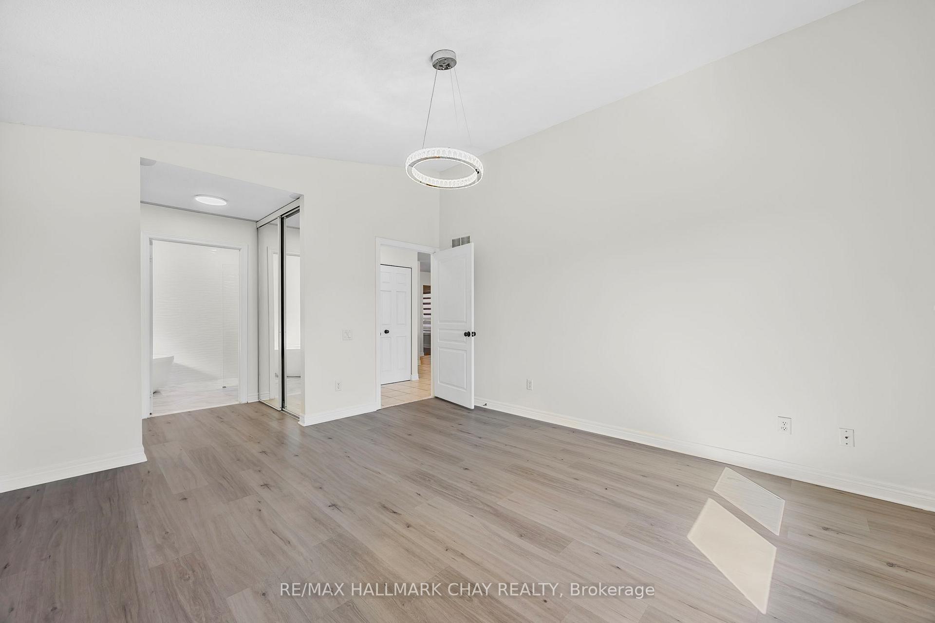 Photo 20 of 3 Duval Drive, Barrie, East Bayfield — HOMEH