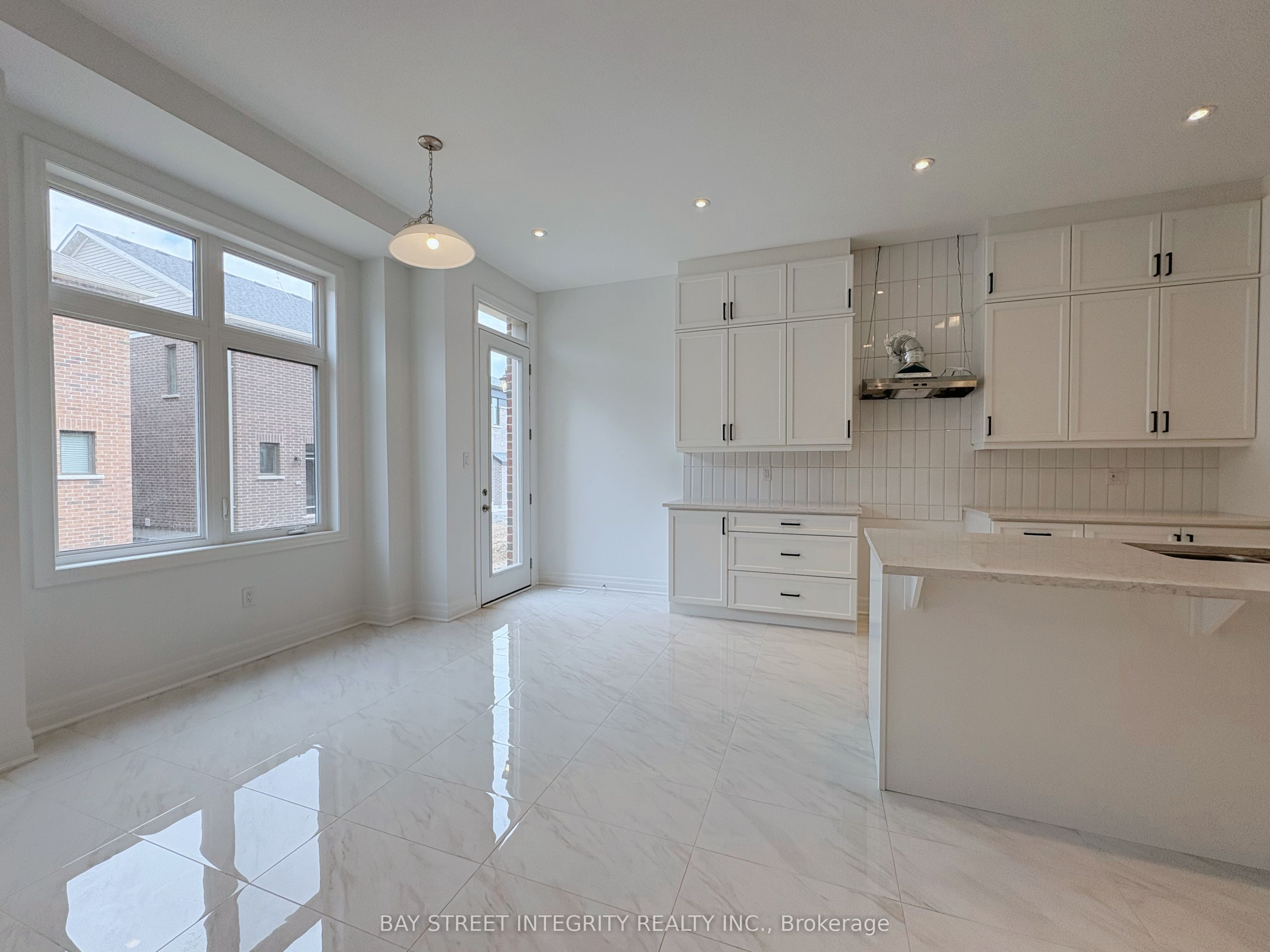 Photo 15 of 6 Spring Oak Crescent S, Markham, Victoria Square — HOMEH