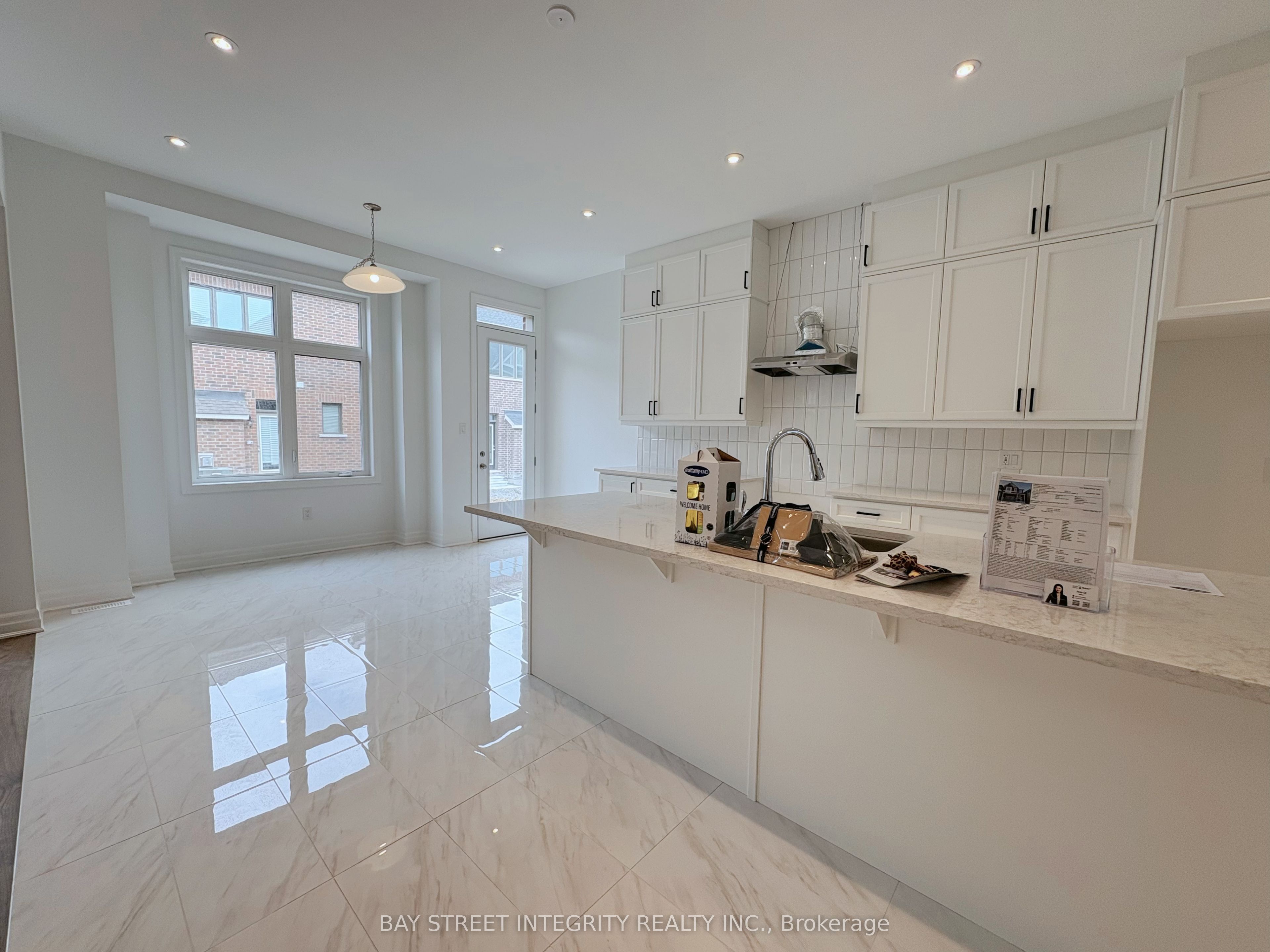 Photo 8 of 6 Spring Oak Crescent S, Markham, Victoria Square — HOMEH