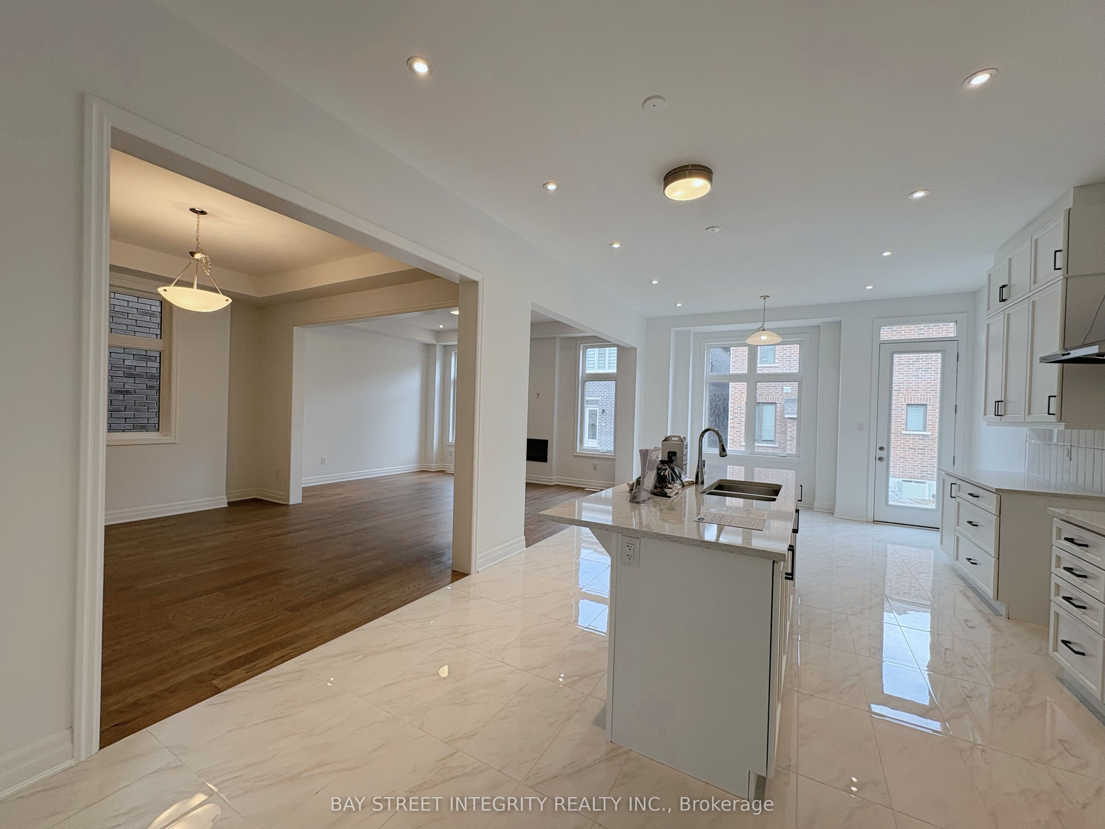 Photo 7 of 6 Spring Oak Crescent S, Markham, Victoria Square — HOMEH