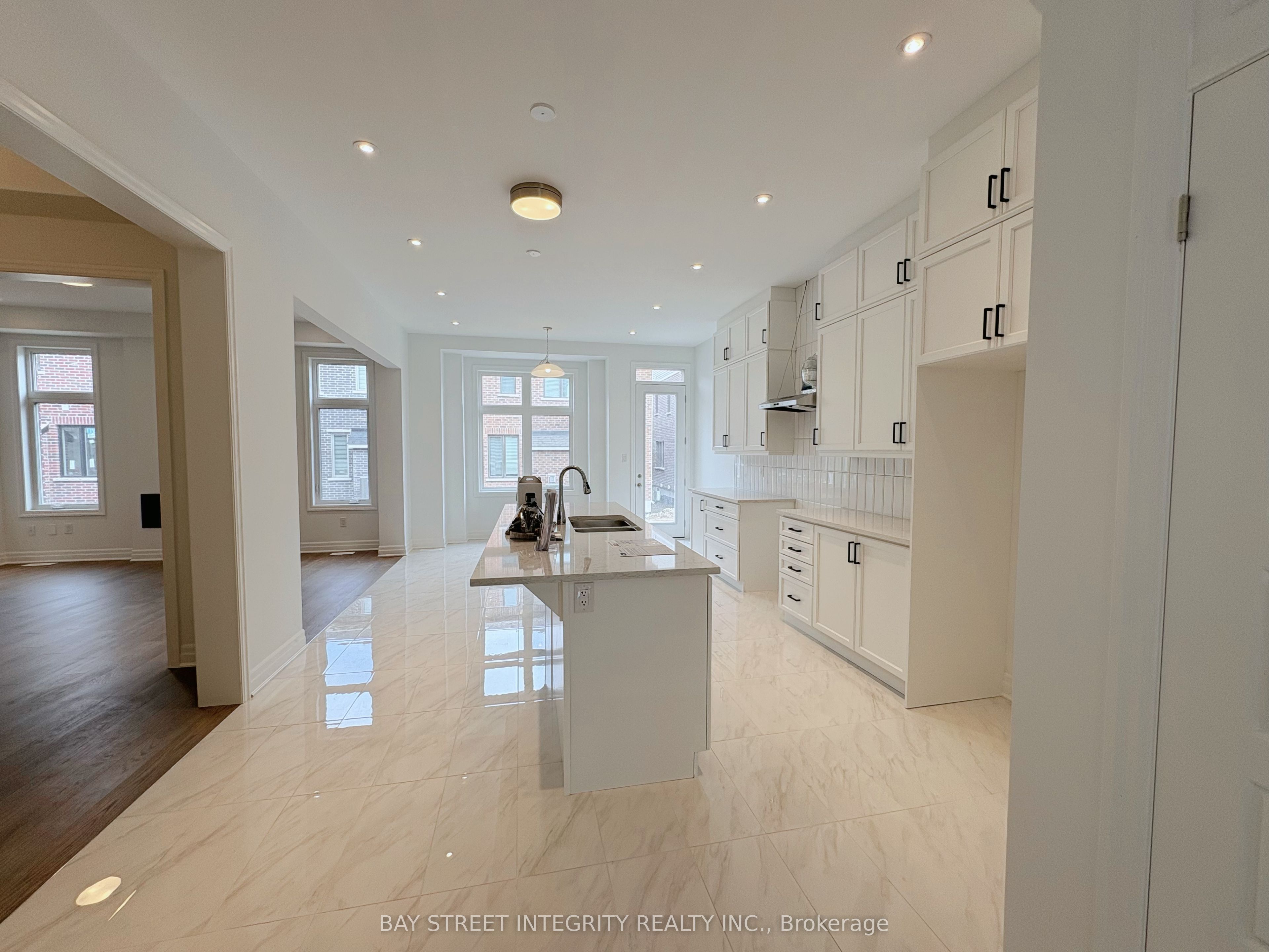 Photo 6 of 6 Spring Oak Crescent S, Markham, Victoria Square — HOMEH