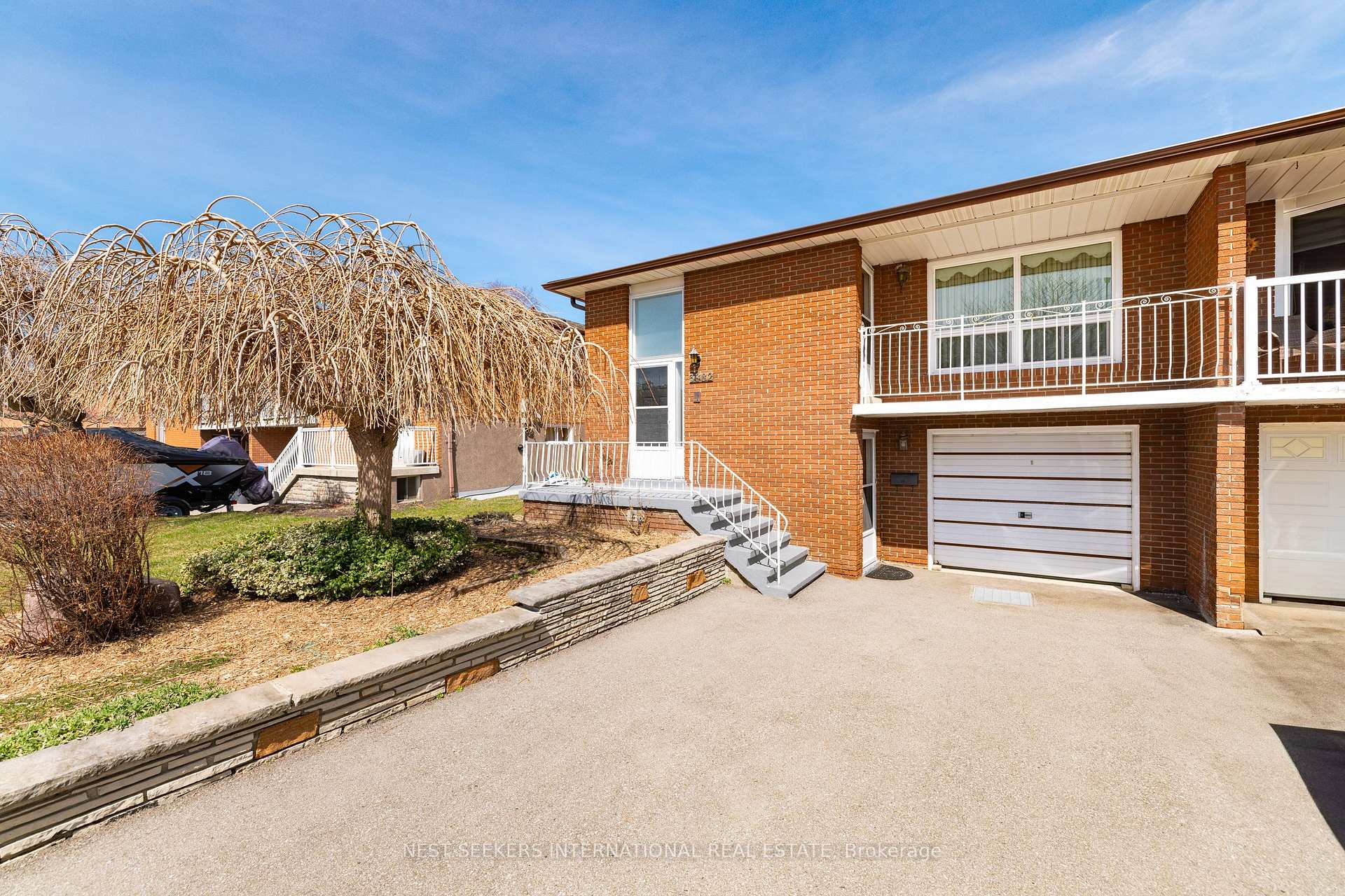 Front of 3882 Midhurst Lane