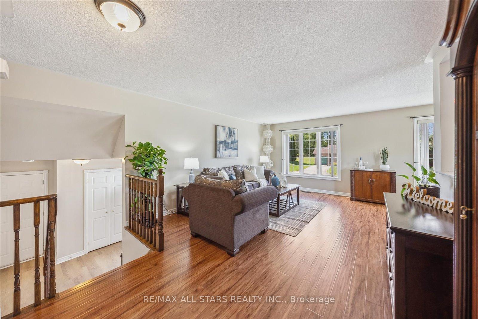 Photo 6 of 54 Marlow Circle, Springwater, Hillsdale — HOMEH