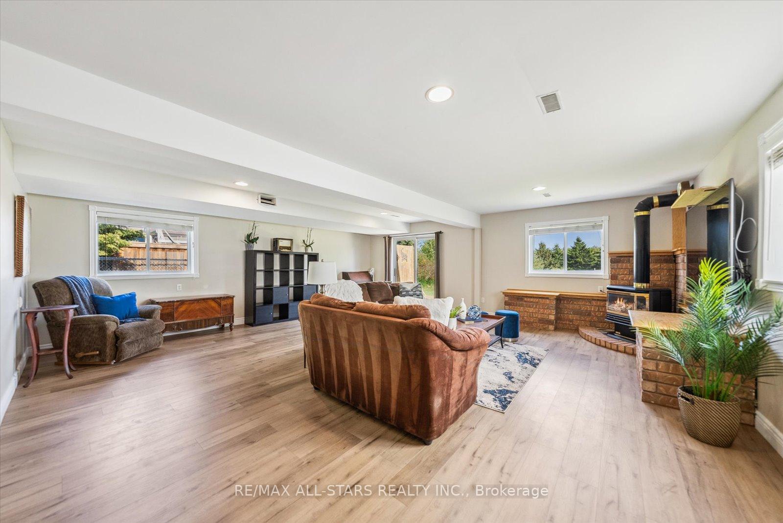 Photo 26 of 54 Marlow Circle, Springwater, Hillsdale — HOMEH