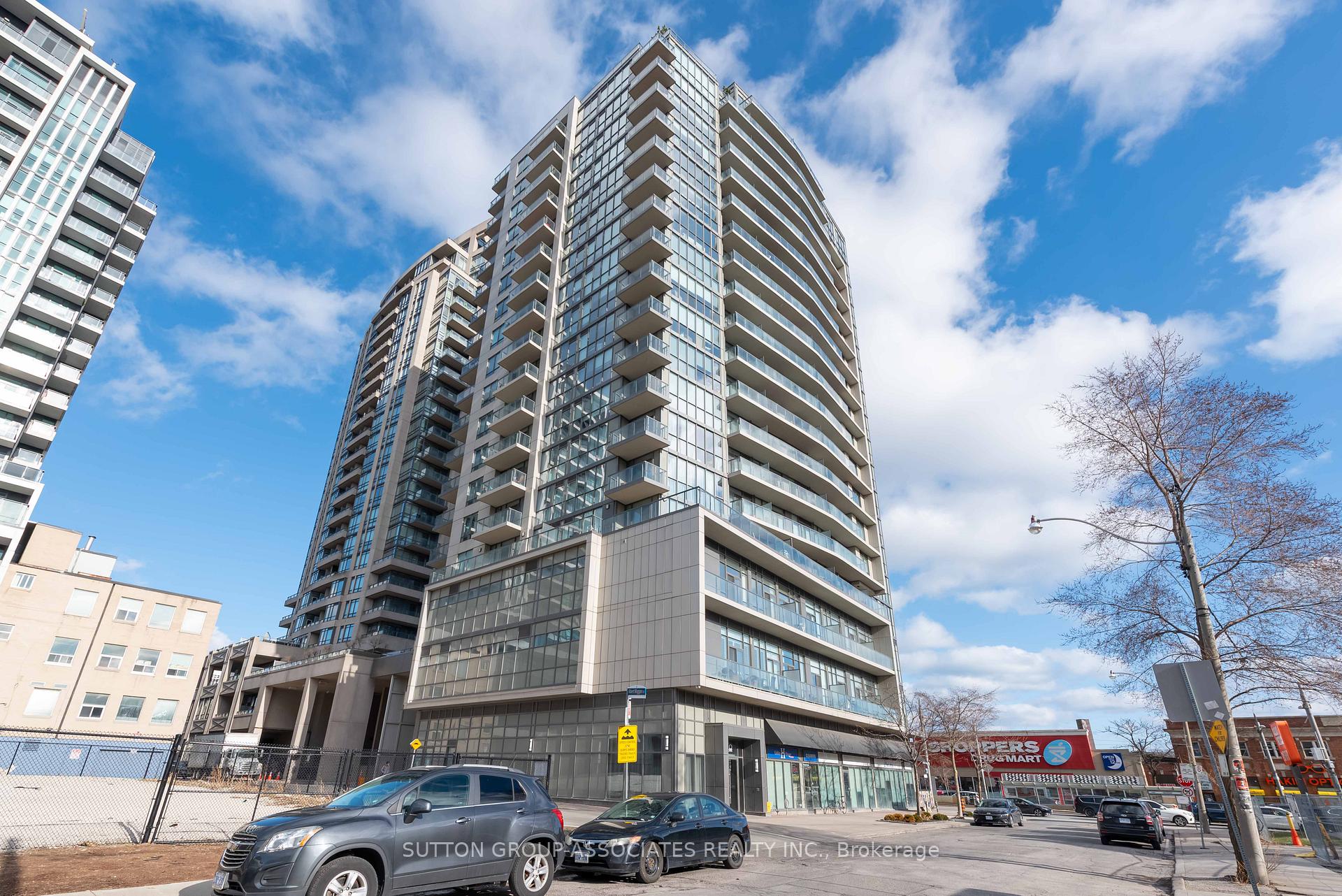 Front of Unit 1405, 530 St Clair Avenue W