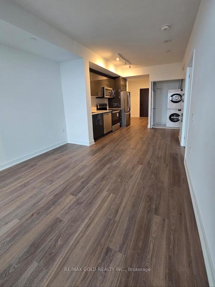 Photo 3 of Unit 901, 2782 Barton Street, Hamilton, Riverdale — HOMEH