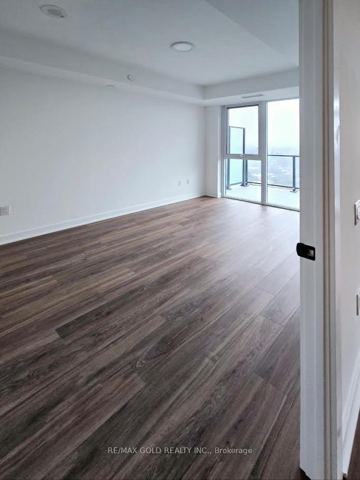 Photo 10 of Unit 901, 2782 Barton Street, Hamilton, Riverdale — HOMEH